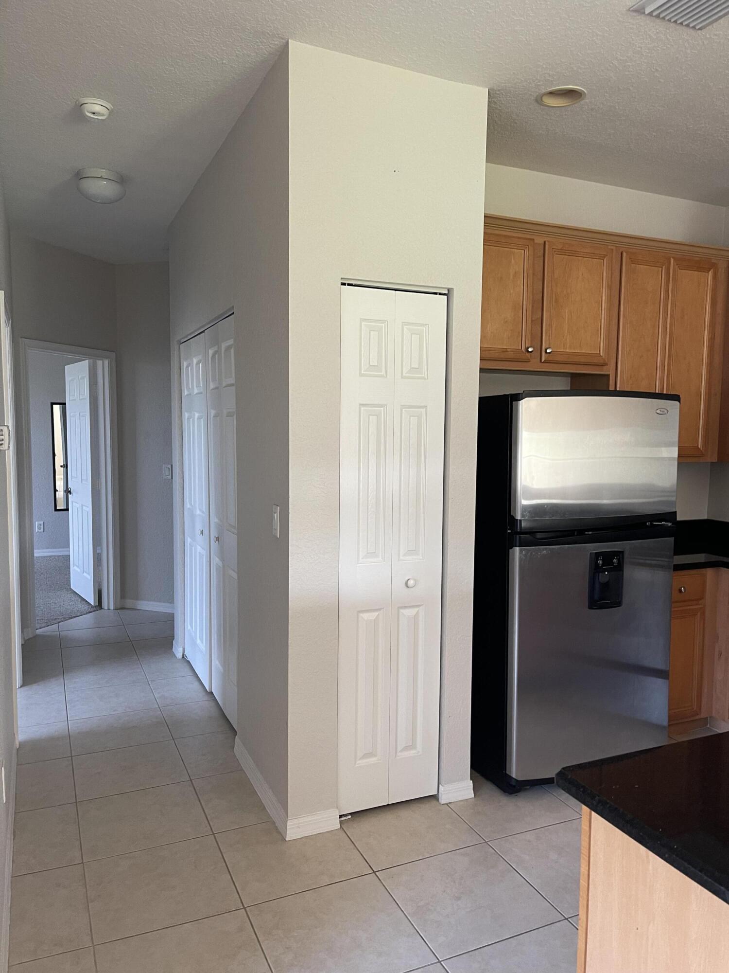 LEXINGTON LAKES - Residential Lease