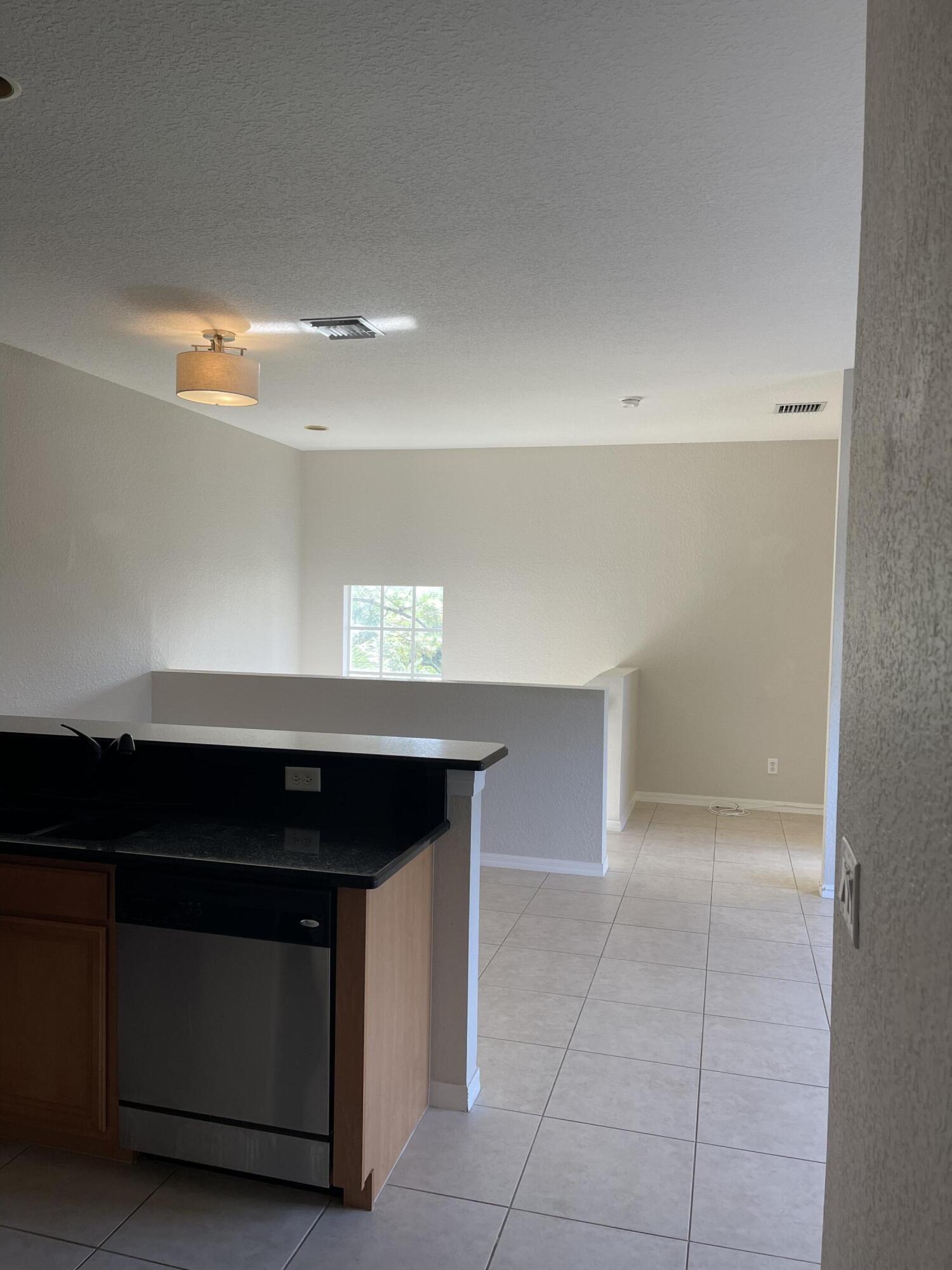 LEXINGTON LAKES - Residential Lease