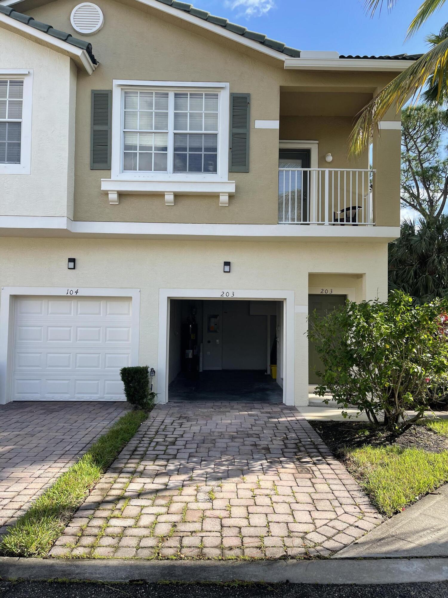 LEXINGTON LAKES - Residential Lease