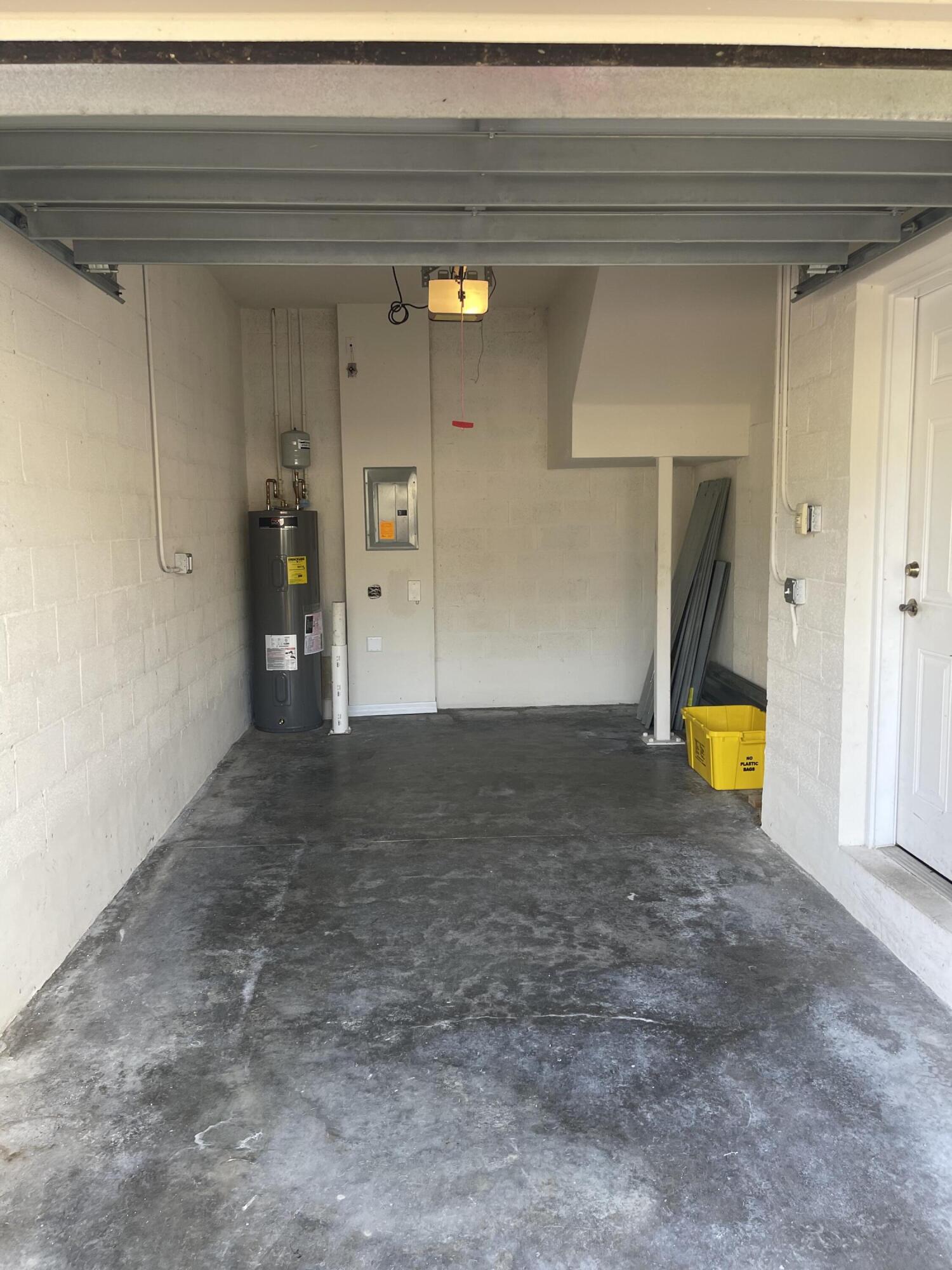 LEXINGTON LAKES - Residential Lease