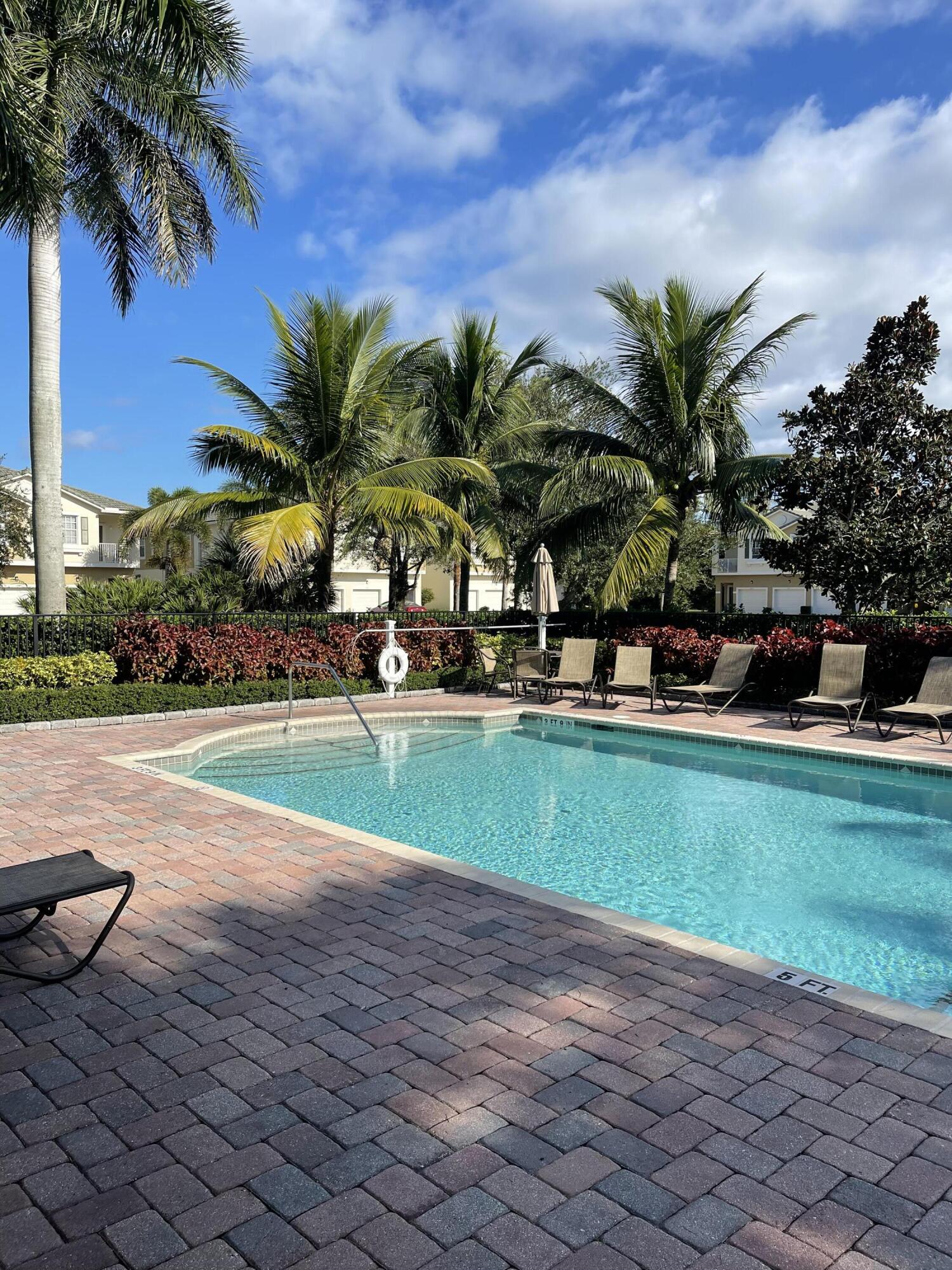 LEXINGTON LAKES - Residential Lease