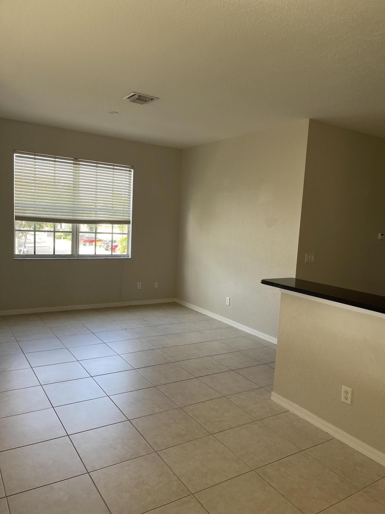 LEXINGTON LAKES - Residential Lease