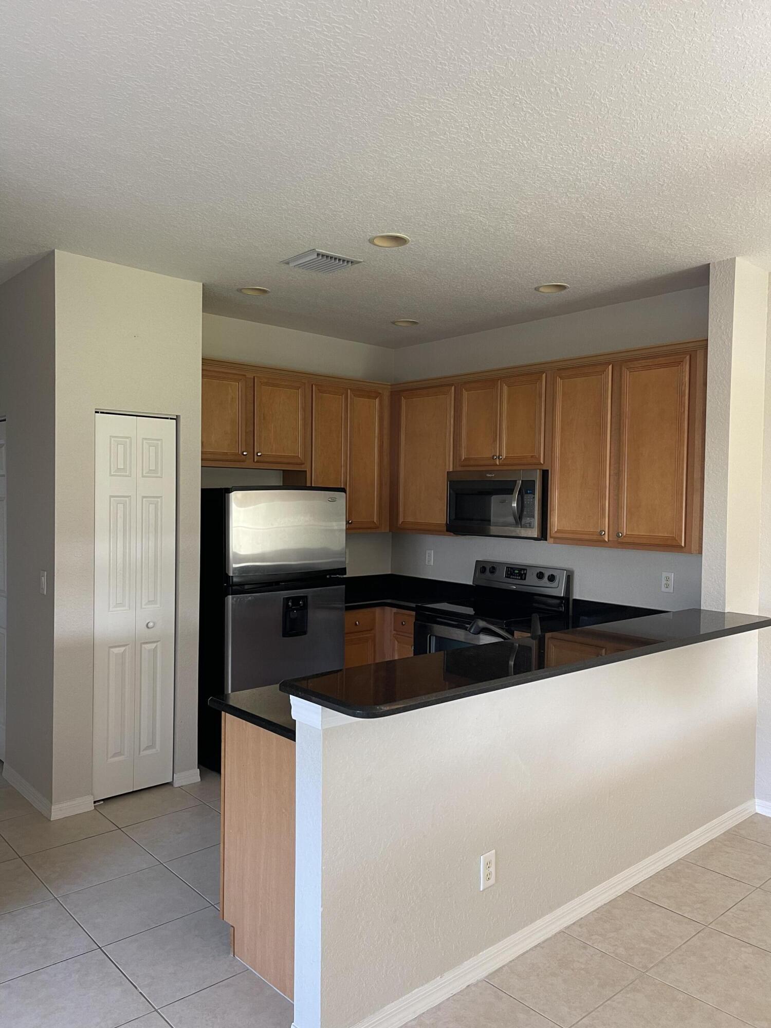 LEXINGTON LAKES - Residential Lease