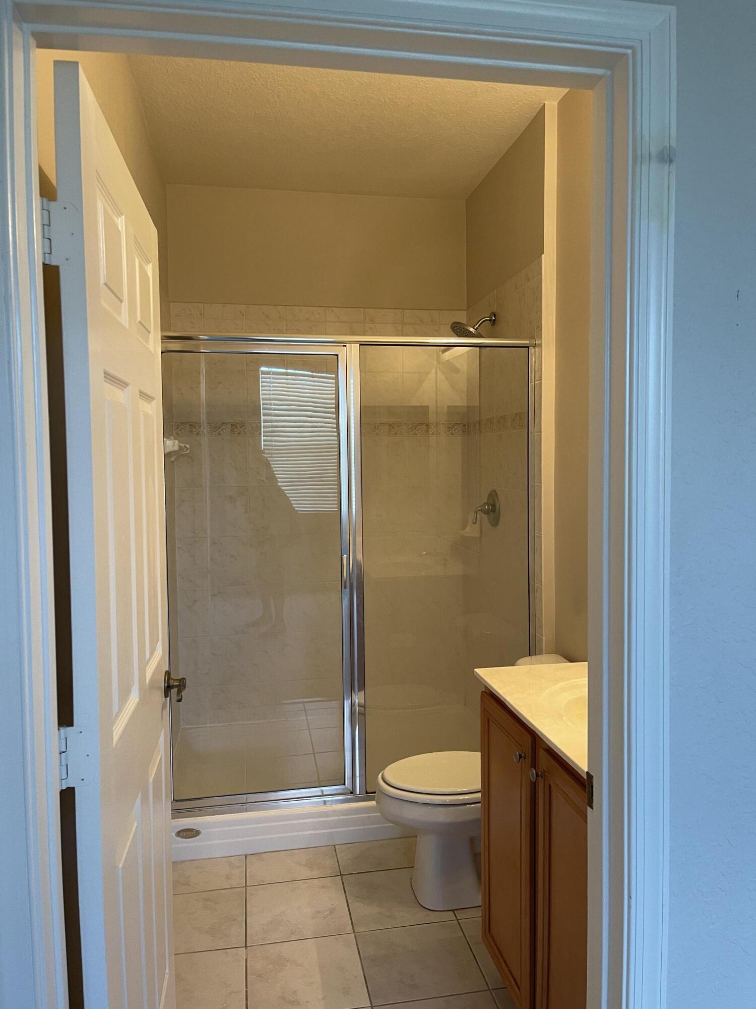 LEXINGTON LAKES - Residential Lease