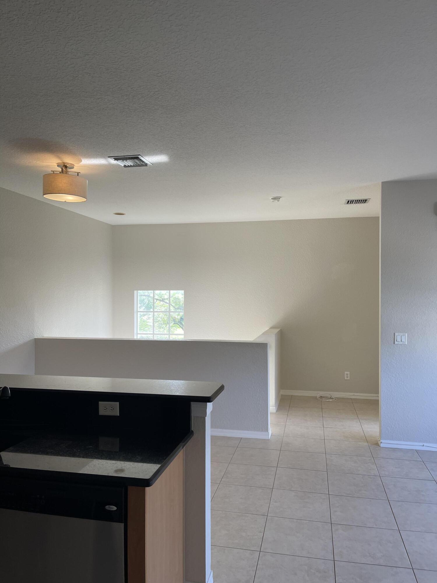 LEXINGTON LAKES - Residential Lease