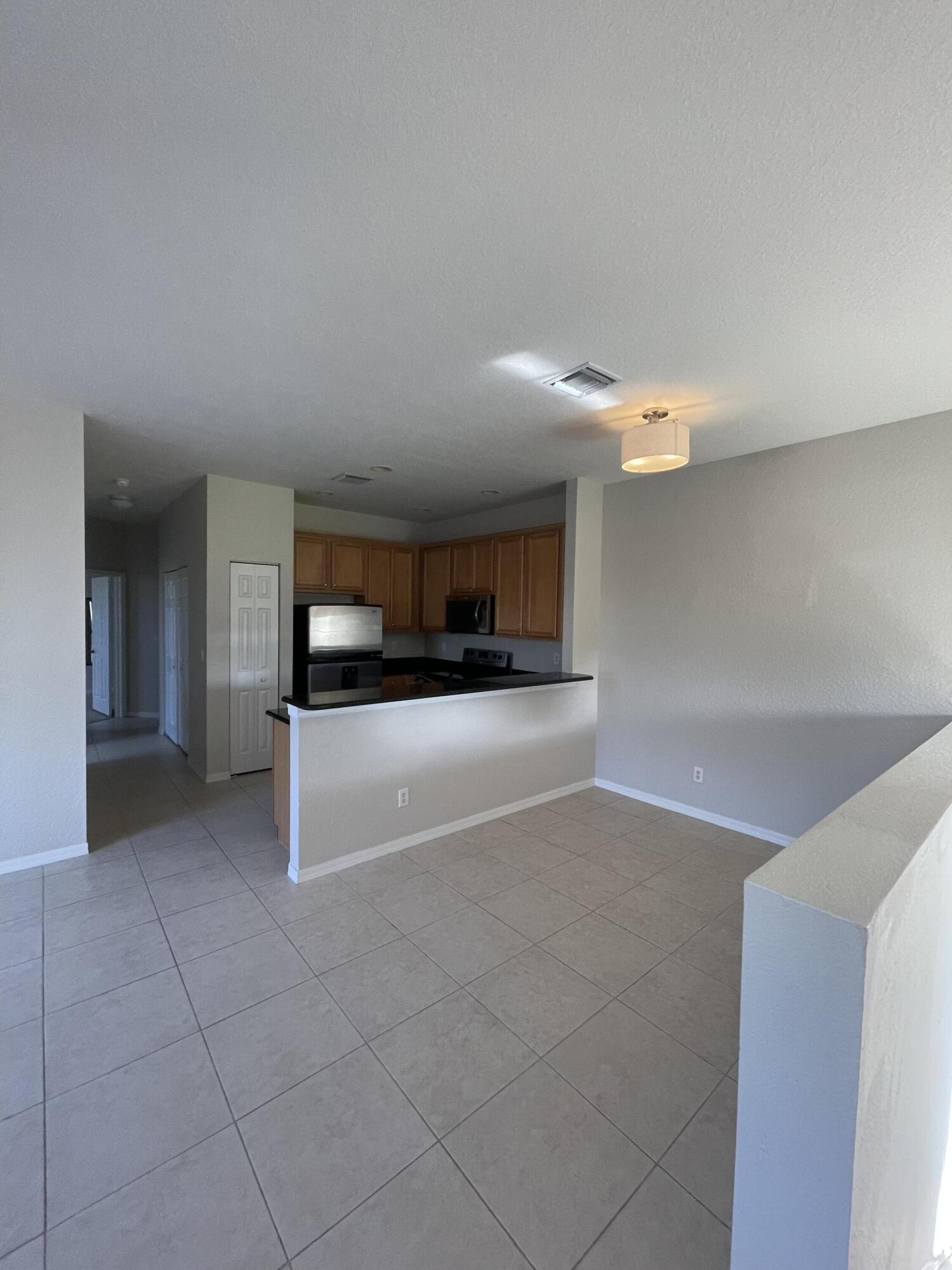 LEXINGTON LAKES - Residential Lease