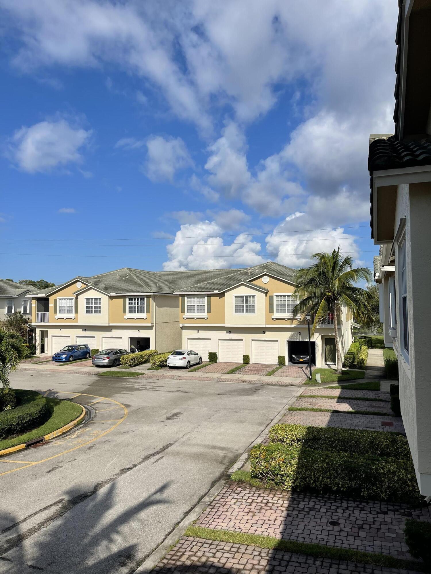 LEXINGTON LAKES - Residential Lease