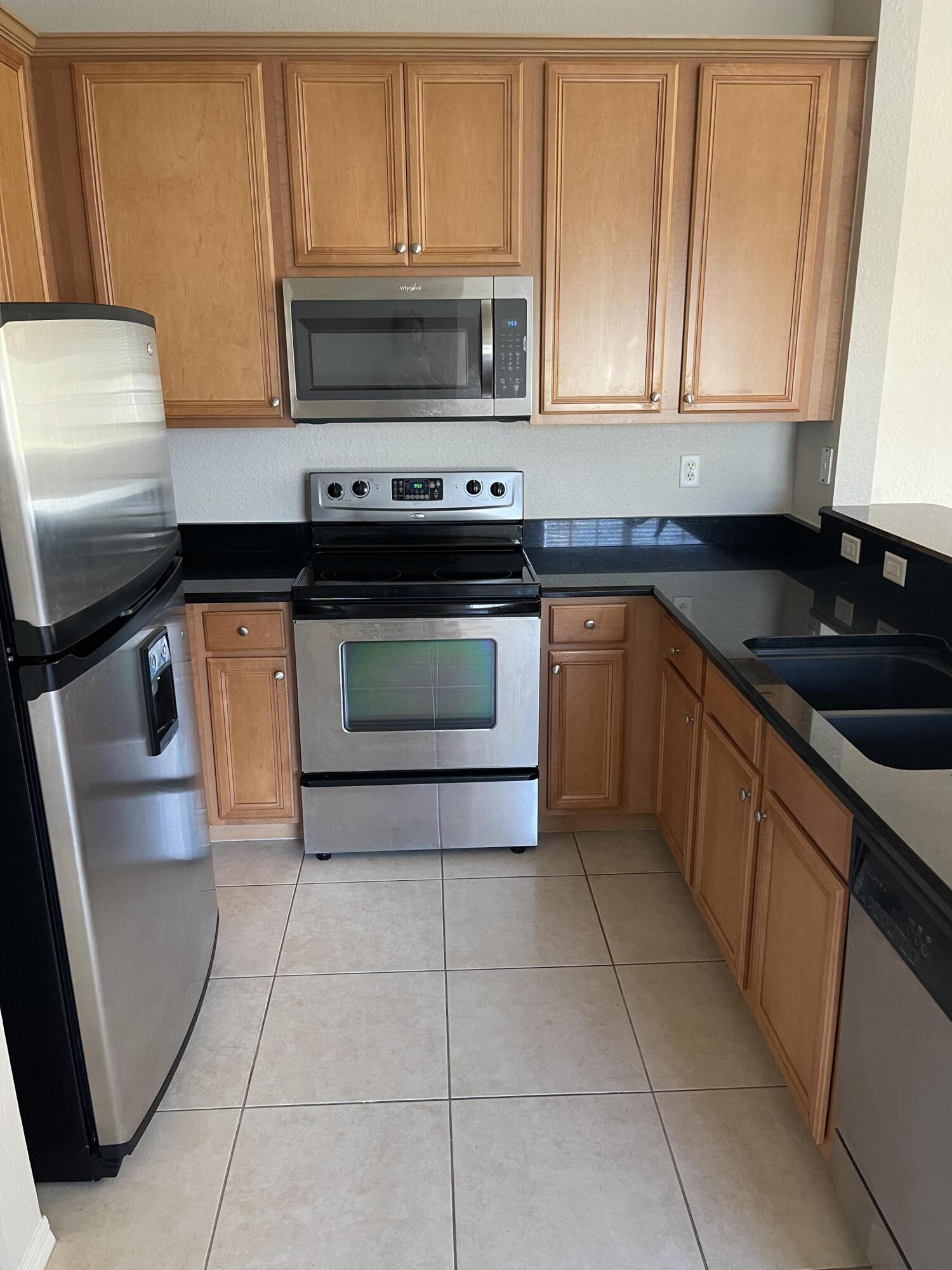 LEXINGTON LAKES - Residential Lease