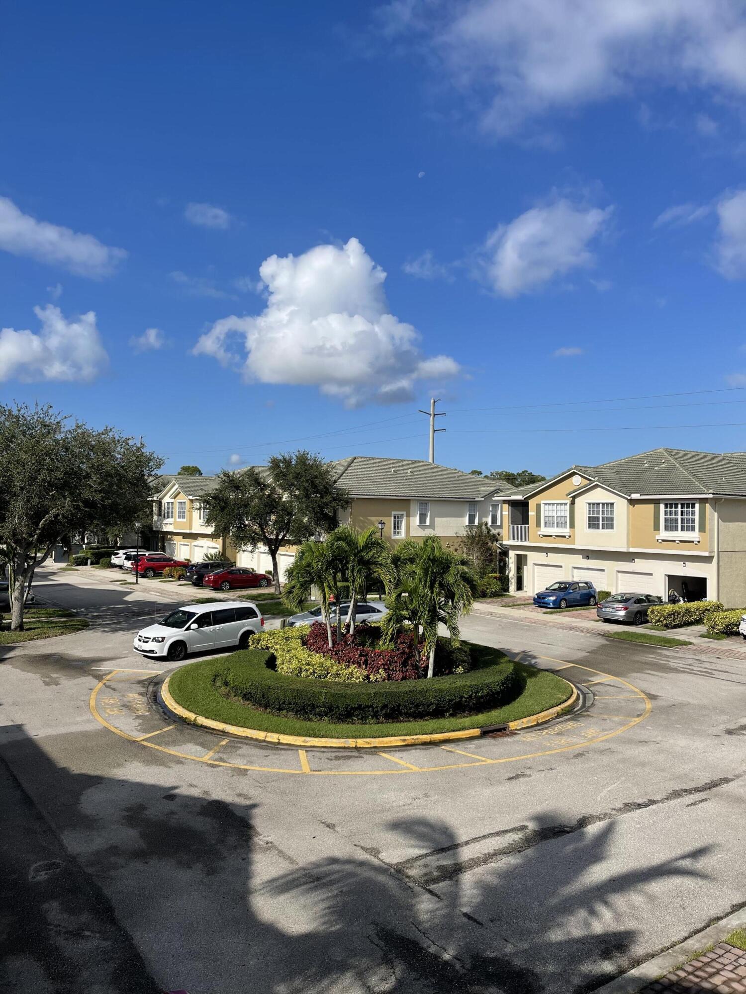 LEXINGTON LAKES - Residential Lease