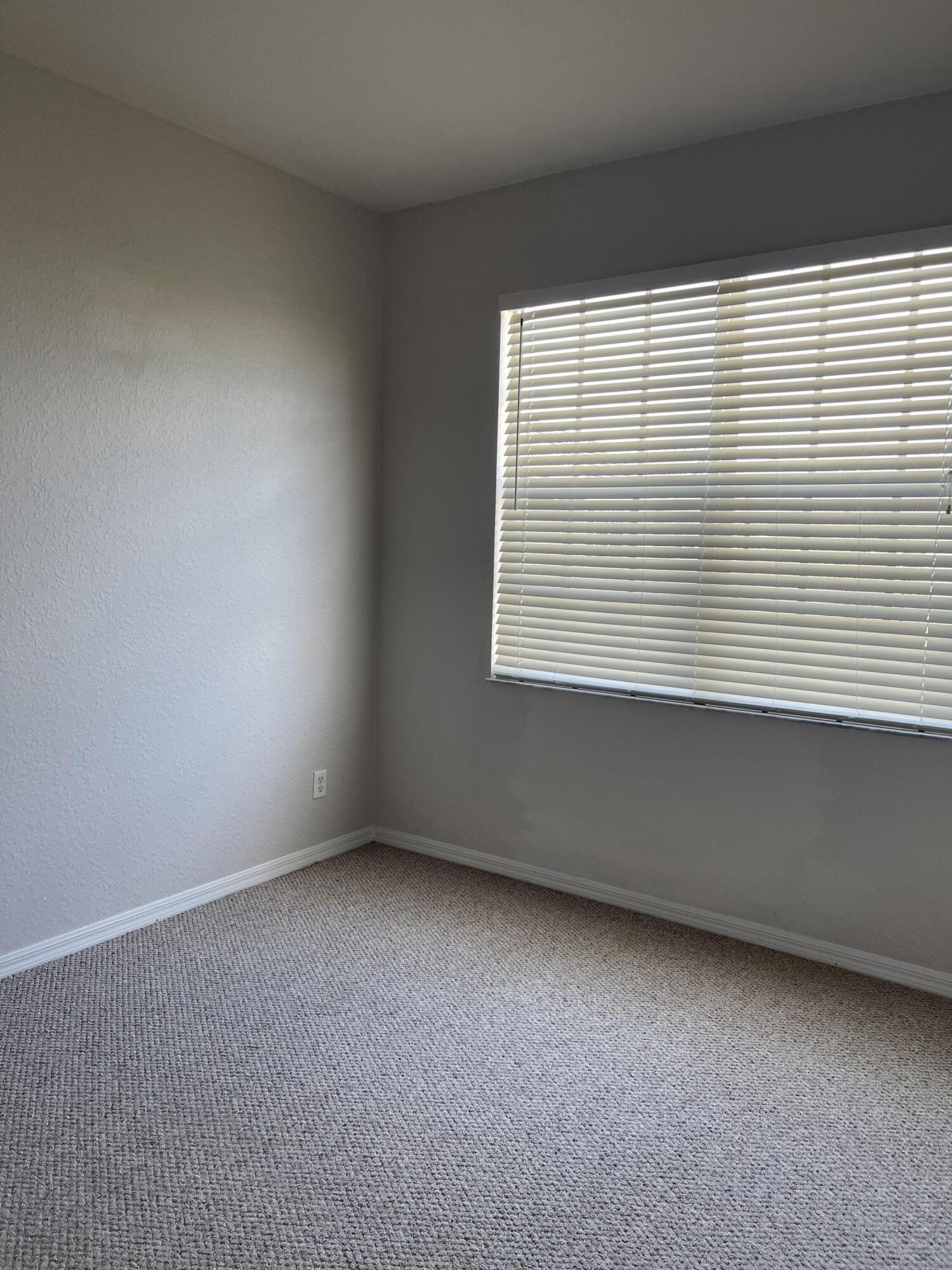 LEXINGTON LAKES - Residential Lease