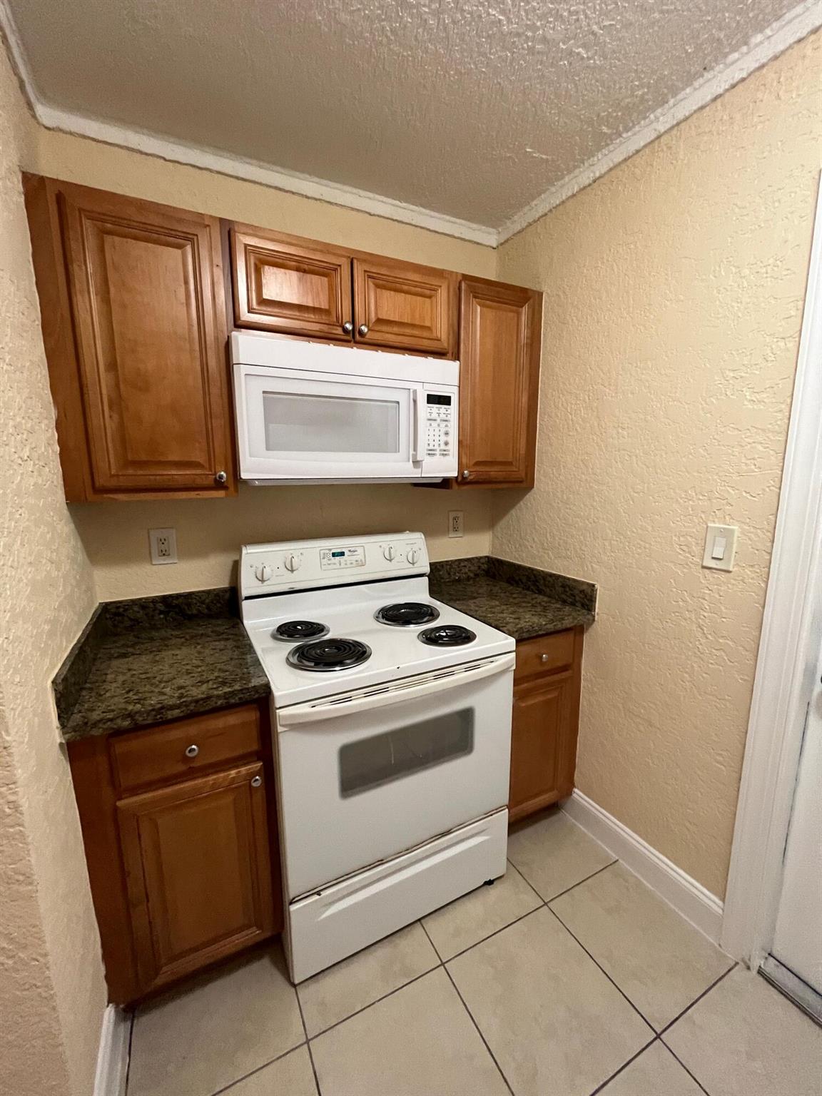 824 W 5th Street, Riviera Beach, FL, 33404/$269,900 4 824 W 5th Street