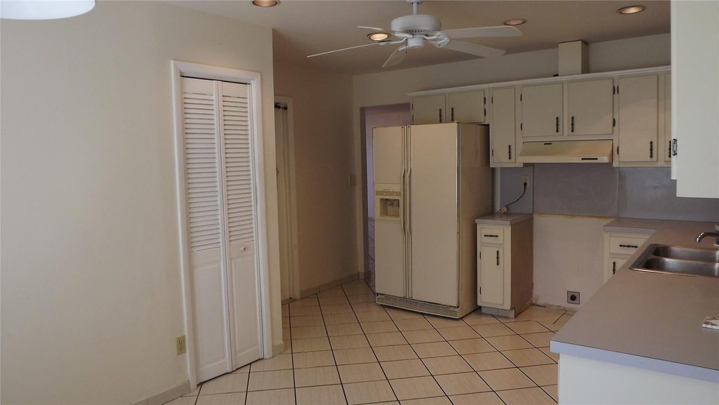 Photo of 8270 NW 95th Avenue, Tamarac, FL 33321 (MLS # F10488904)