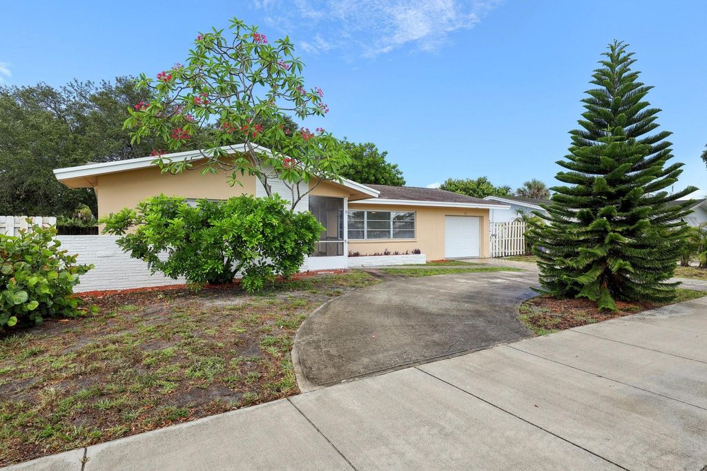 Photo of 58 SW 12th Avenue, Boca Raton, FL 33486 (MLS # F10507625)