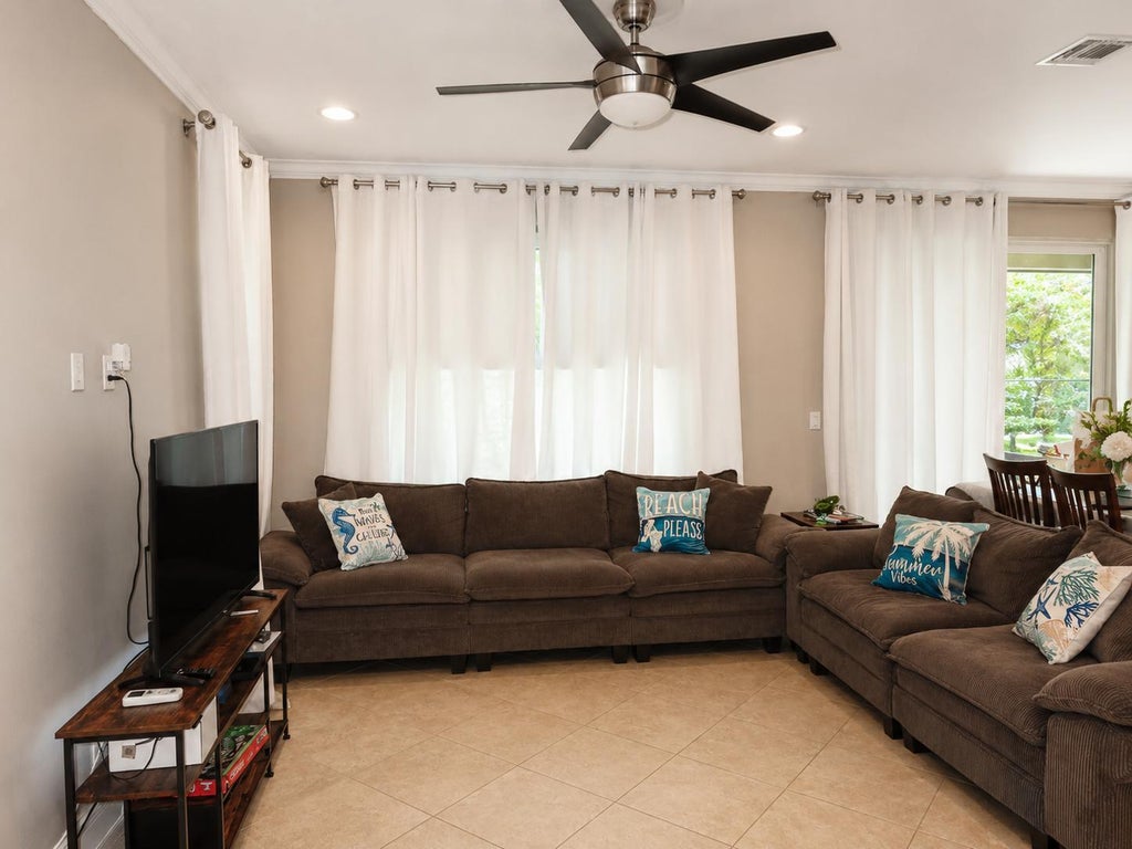 Photo of 4642 Mediterranean Circle #4642, Palm Beach Gardens, FL 33418 (MLS # B26045511)