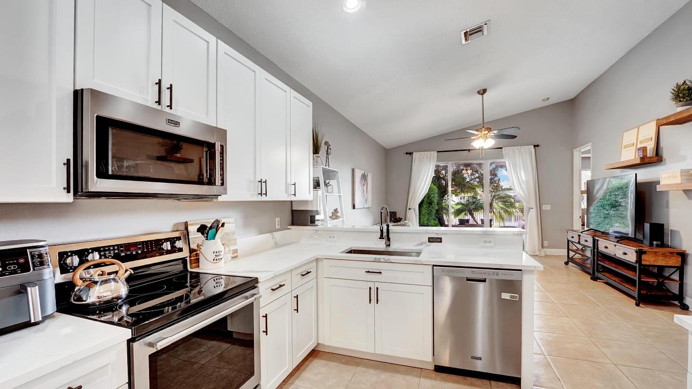 VILLAGES OF WINDSOR 4 - Residential