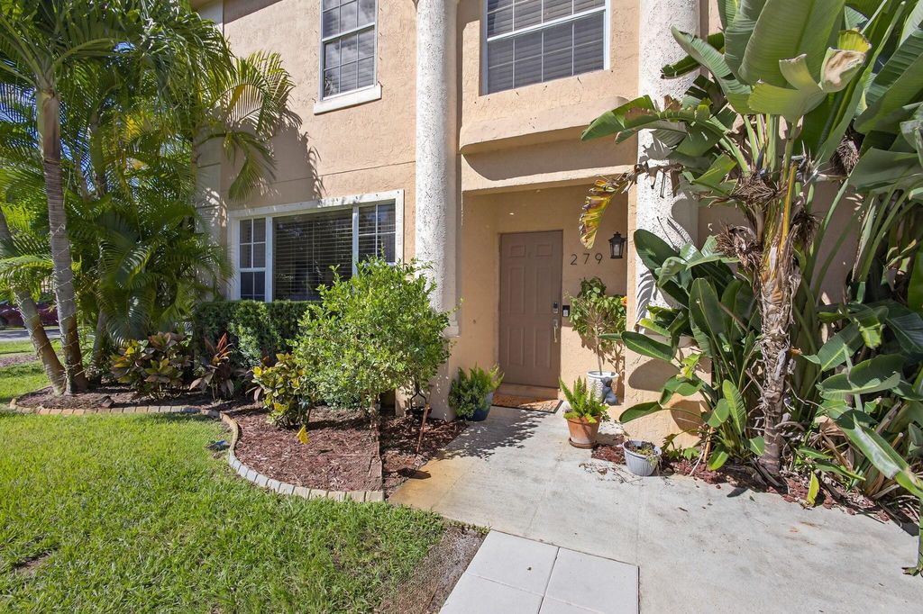Photo of 279 Live Oak Lane, Jupiter, FL 33458 (MLS # R11132457)