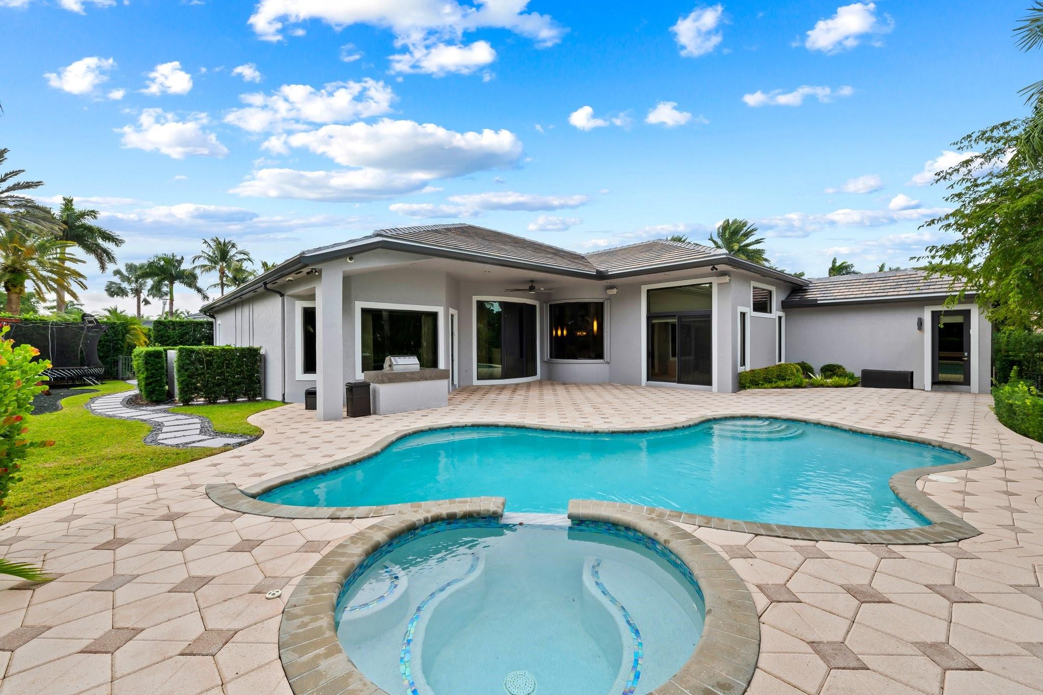 The Enclave 2nd Sec 156-8 - Residential