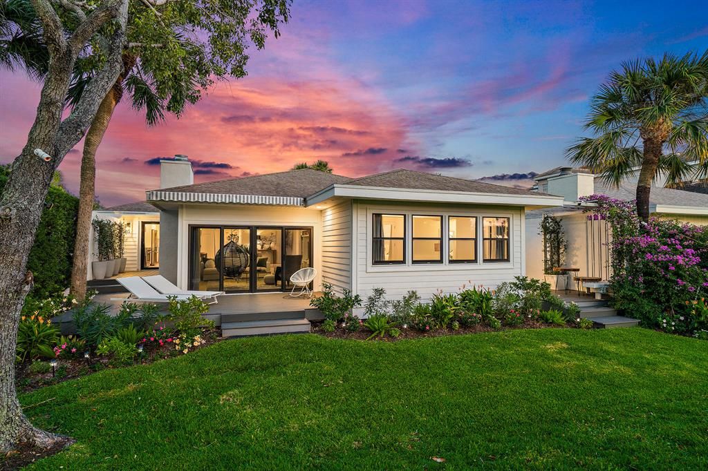 Photo of 17085 Bay Street, Jupiter, FL 33477 (MLS # R10846915)