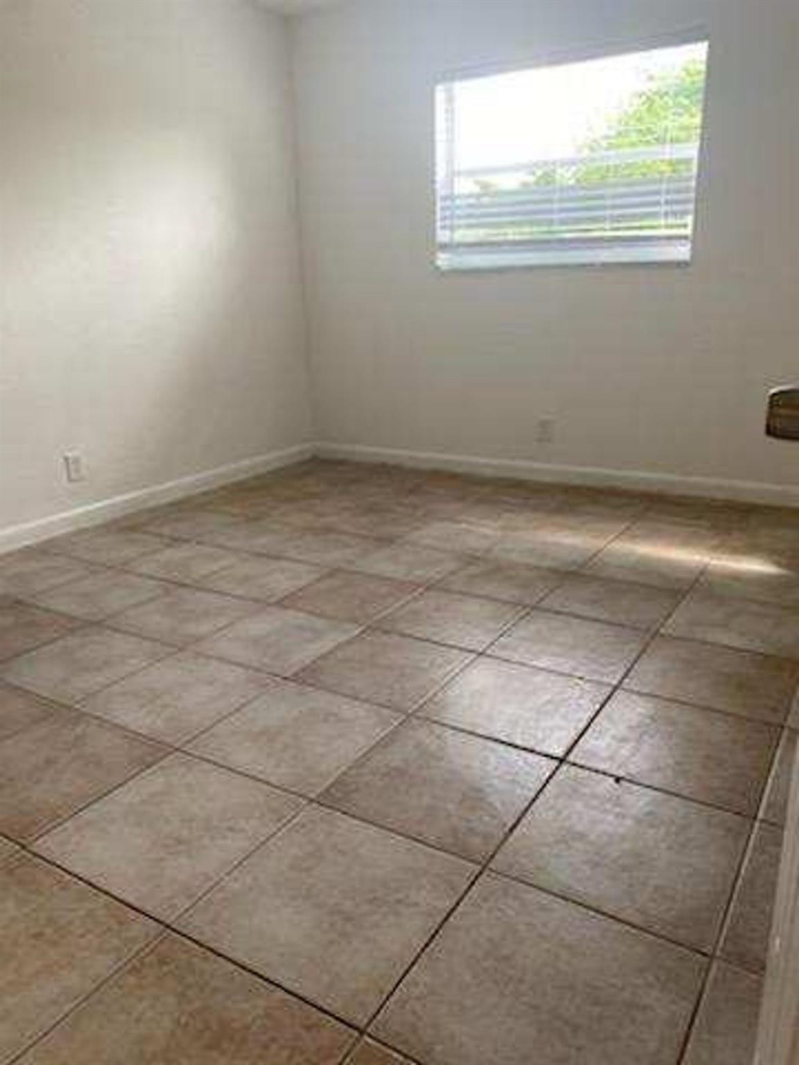 Beverly Park 25-44 B - Residential Lease