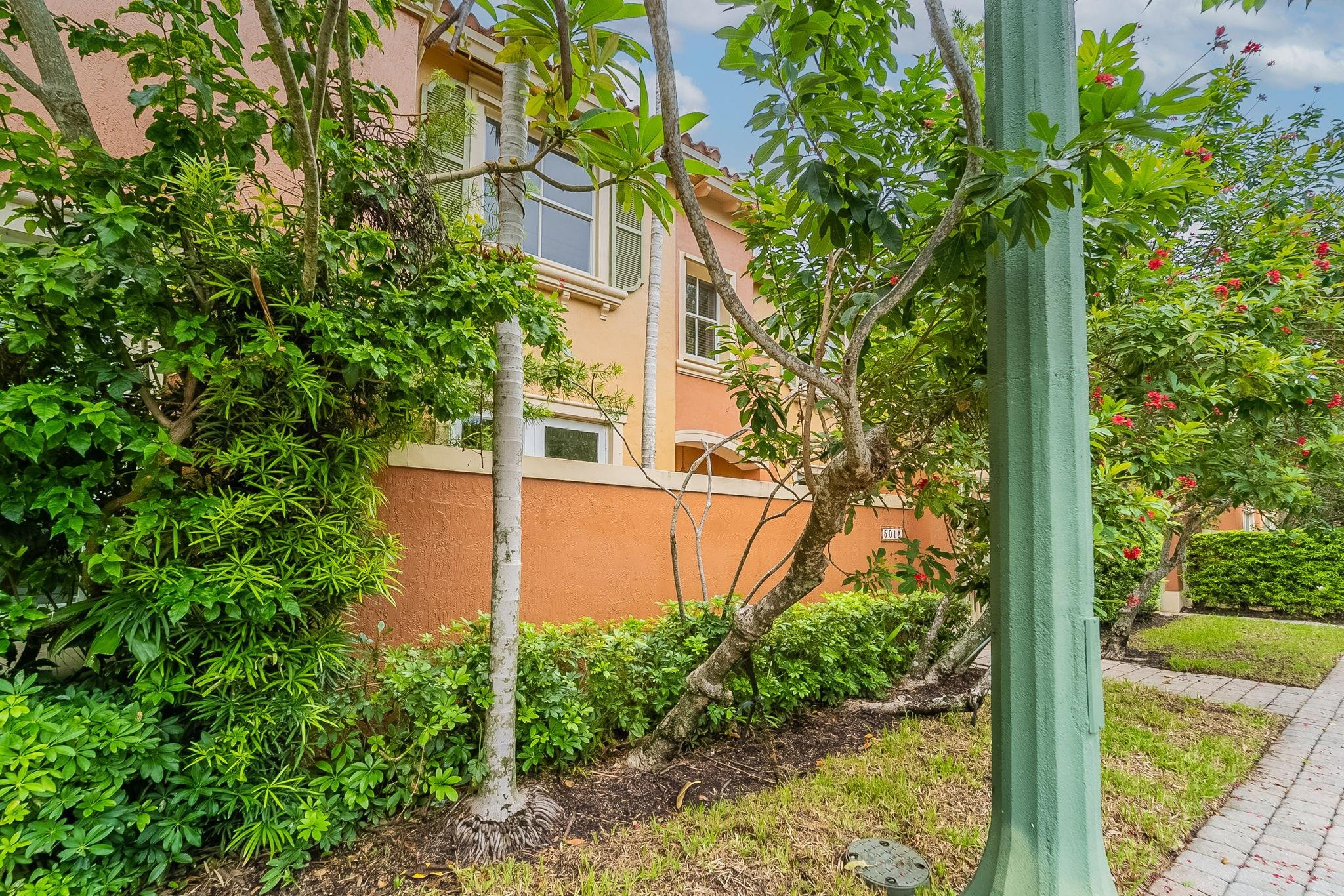 5013 Neptune Ln 2202