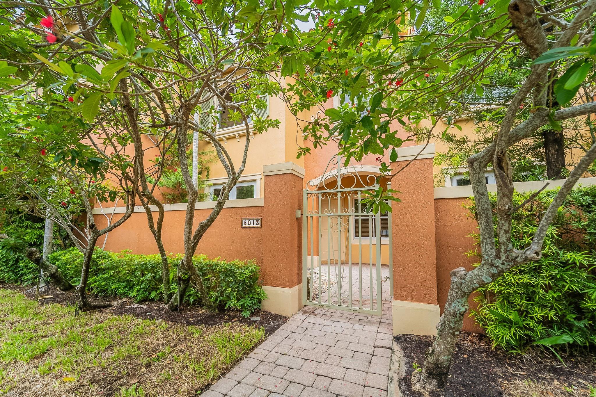 5013 Neptune Ln 2202