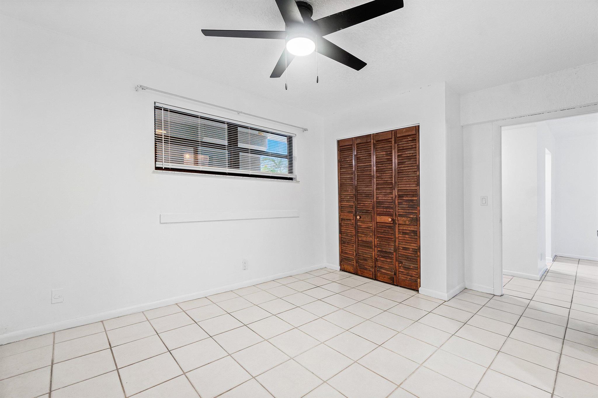 LAKE WORTH TOWN OF - Residential Lease