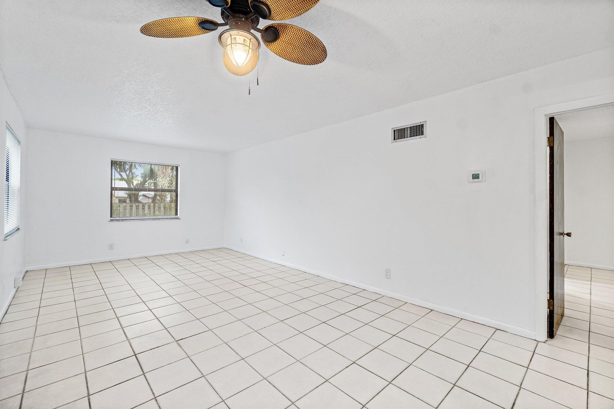 LAKE WORTH TOWN OF - Residential Lease