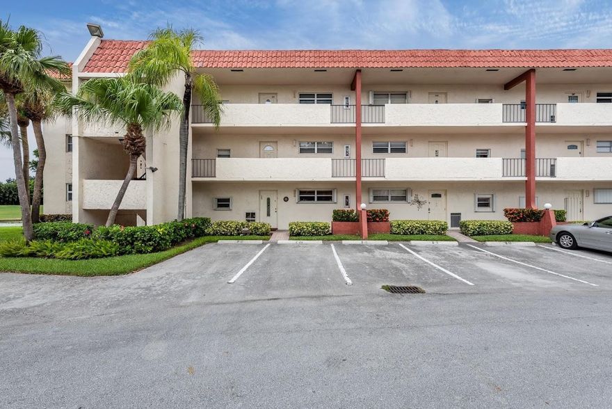 TOTAL REHAB REQUIRED! PGA 10th Fairway  Golf Course view. 2BR/2BA .  24 hr guard gated. FREE golf (except cart fees) on two 18 hole courses (PGA & Par3); Amenities include Restaurant, Billiard Room, Bbq/Picnic Area, Clubhouse, Courtesy Bus, Exercise Room, Heated Pool, Library, Putting Green, Sauna, Shuffleboard, Tennis, Pickle Ball, Vehicle Wash Area, Electric Car Charging Station. Close to shopping, dining & highways. 15 min. to the beach. Association says 55+ age required.