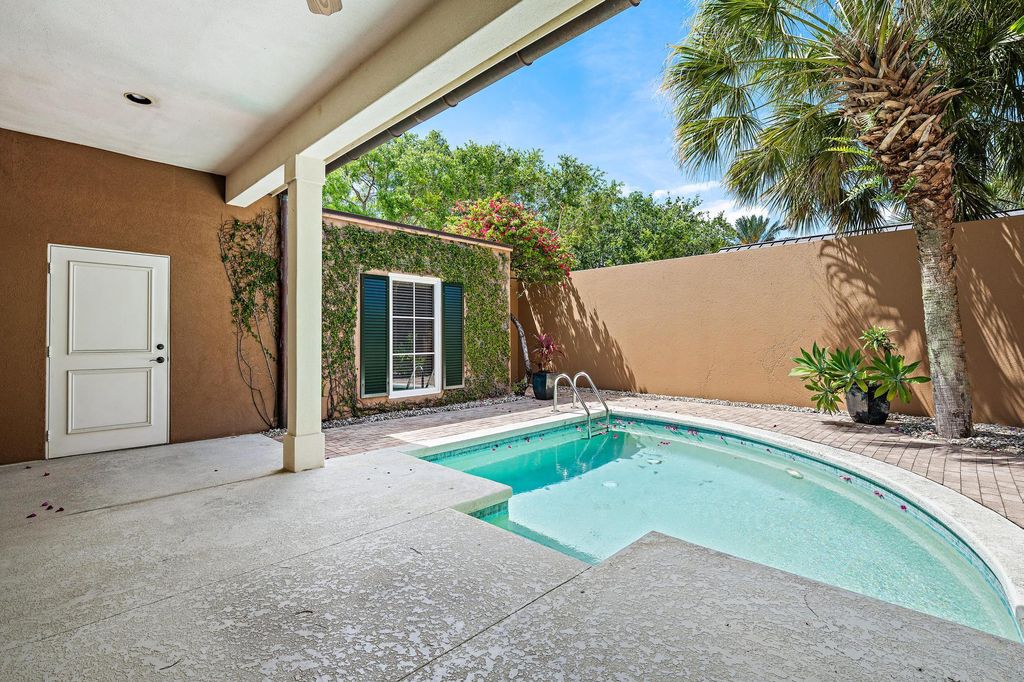 Photo of 11759 SE Florida Avenue, Hobe Sound, FL 33455 (MLS # R10972094)