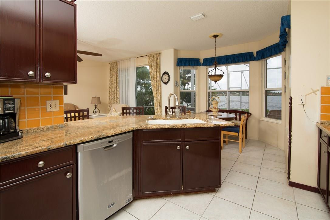 Coco Lakes 155-25 B - Residential