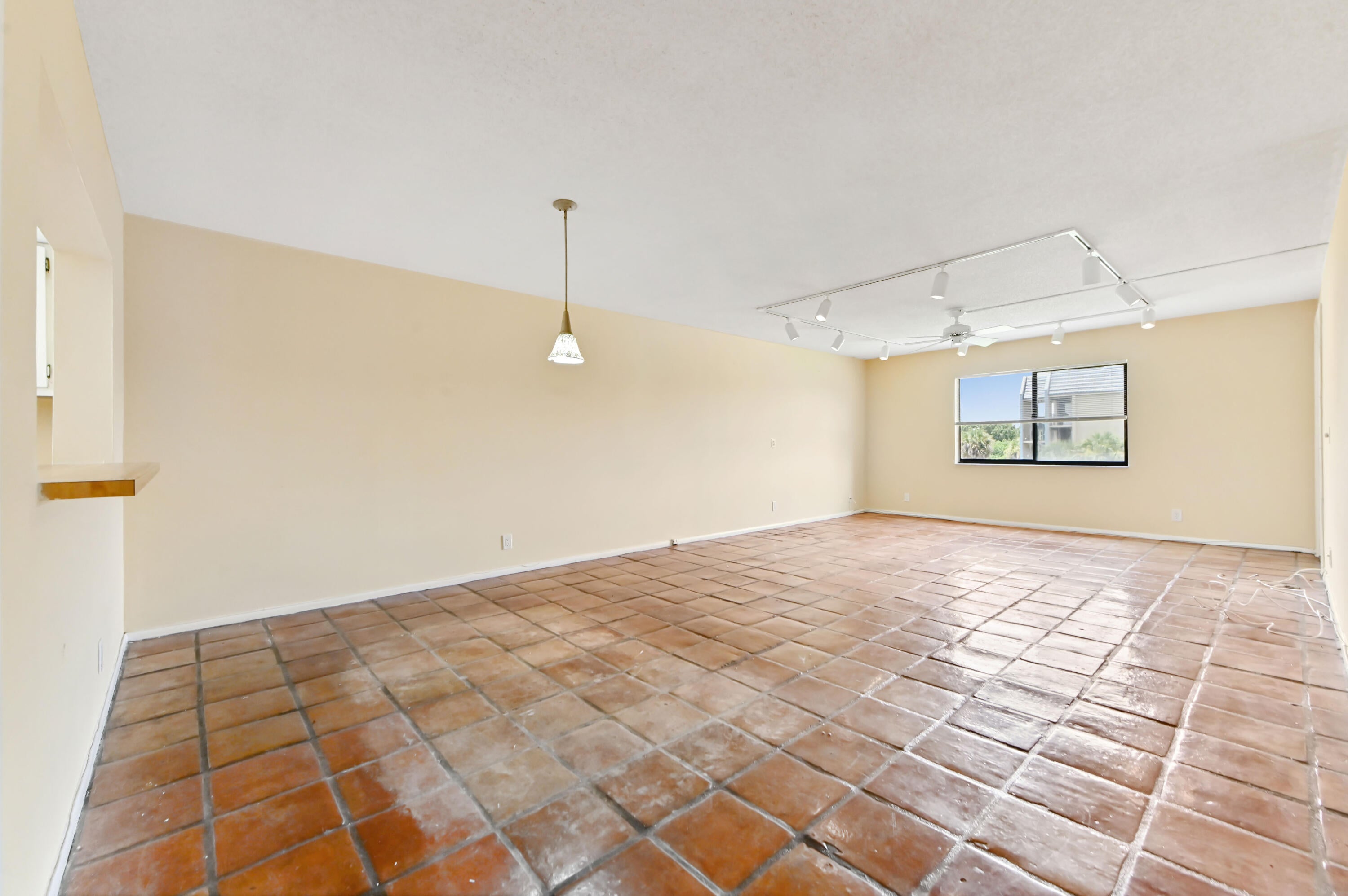2820 Tennis Club Drive 401