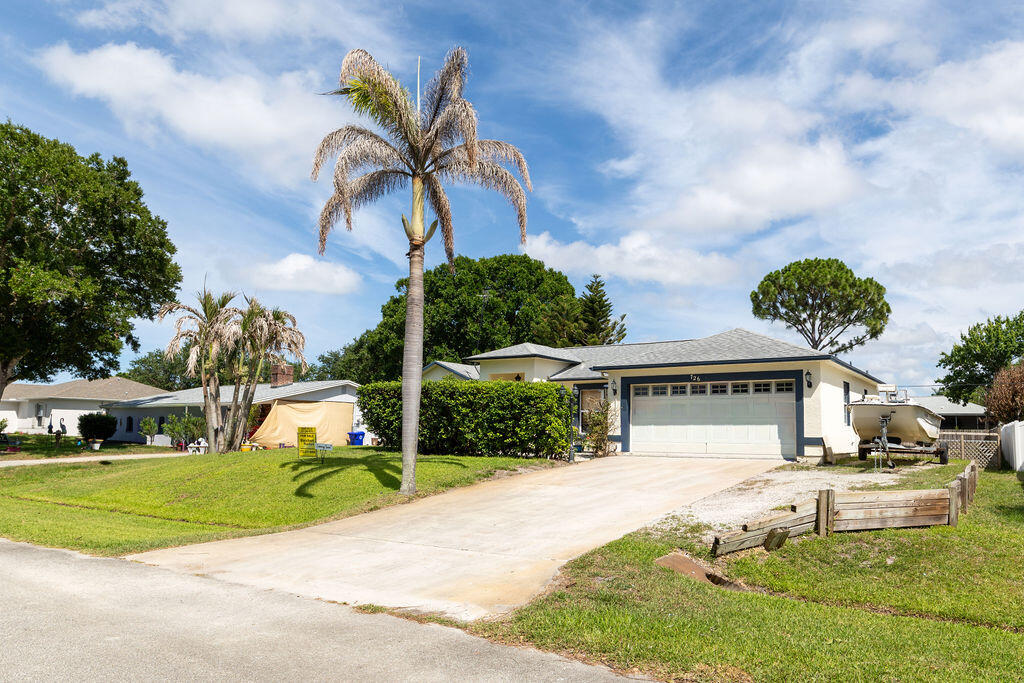 SEBASTIAN HIGHLANDS UNIT 10 - Residential