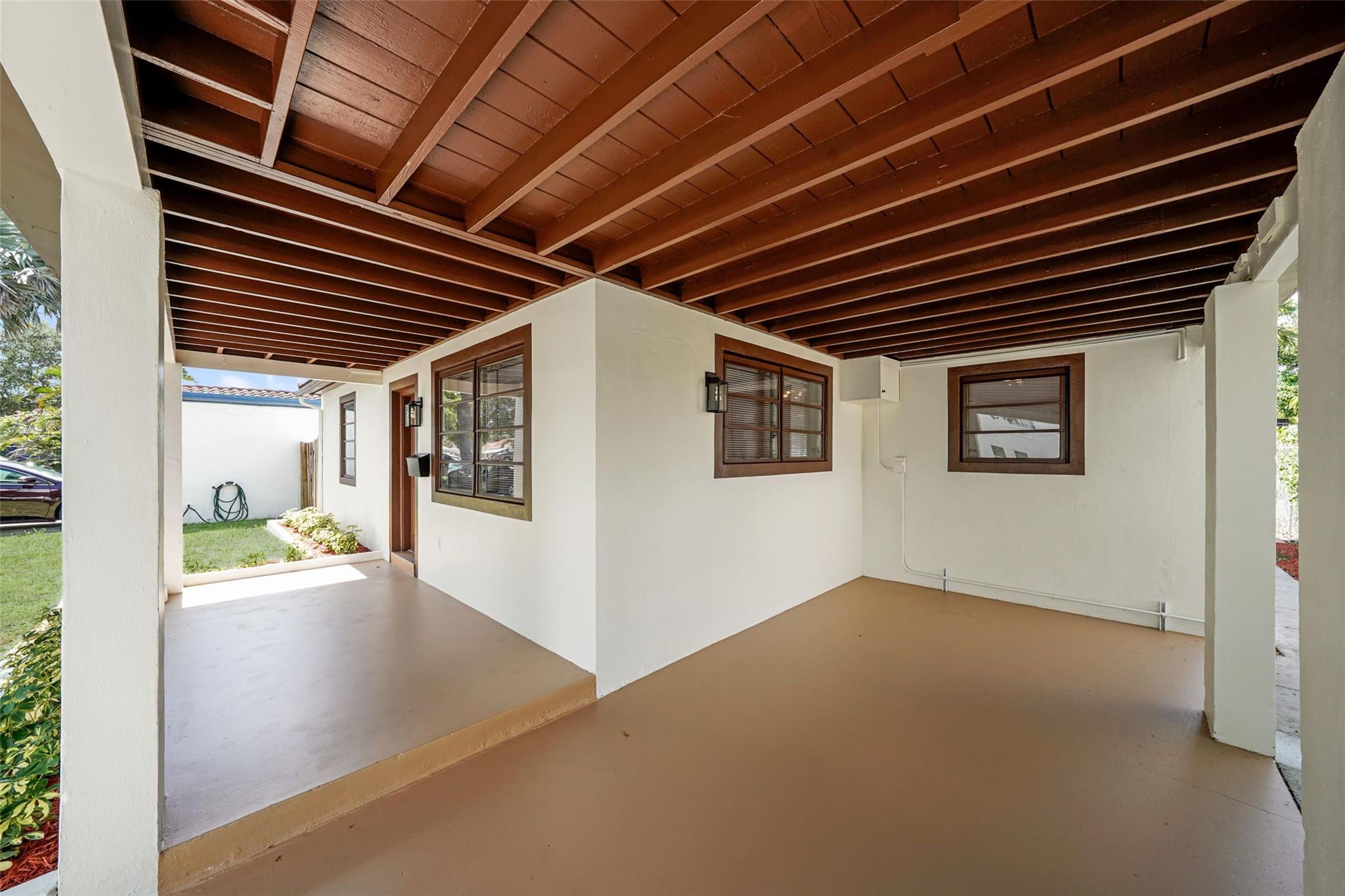 2446 Adams St, Hollywood, FL, 33020/$449,000 4 2446 Adams St