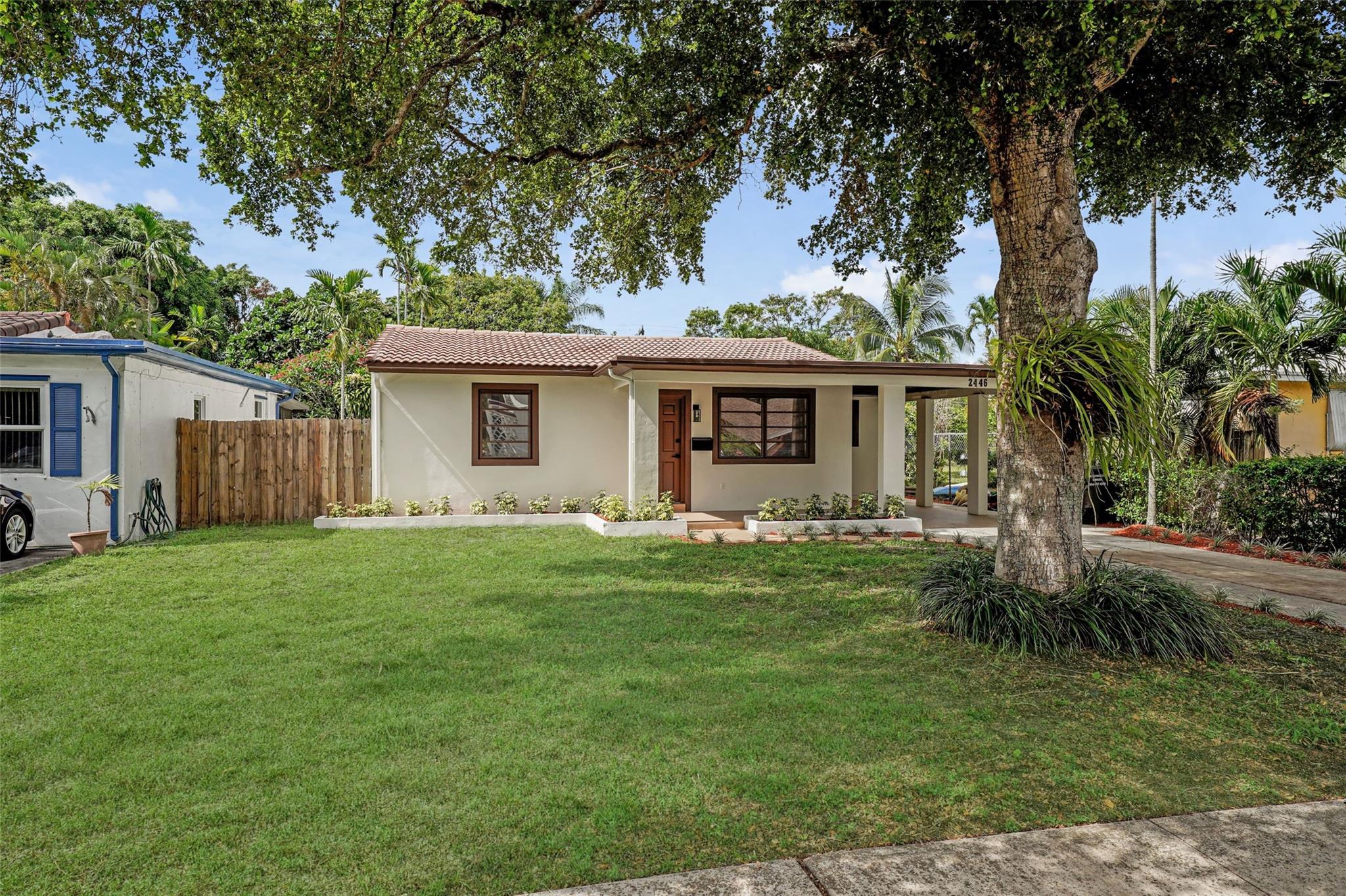 2446 Adams St, Hollywood, FL, 33020/$449,000 3 2446 Adams St