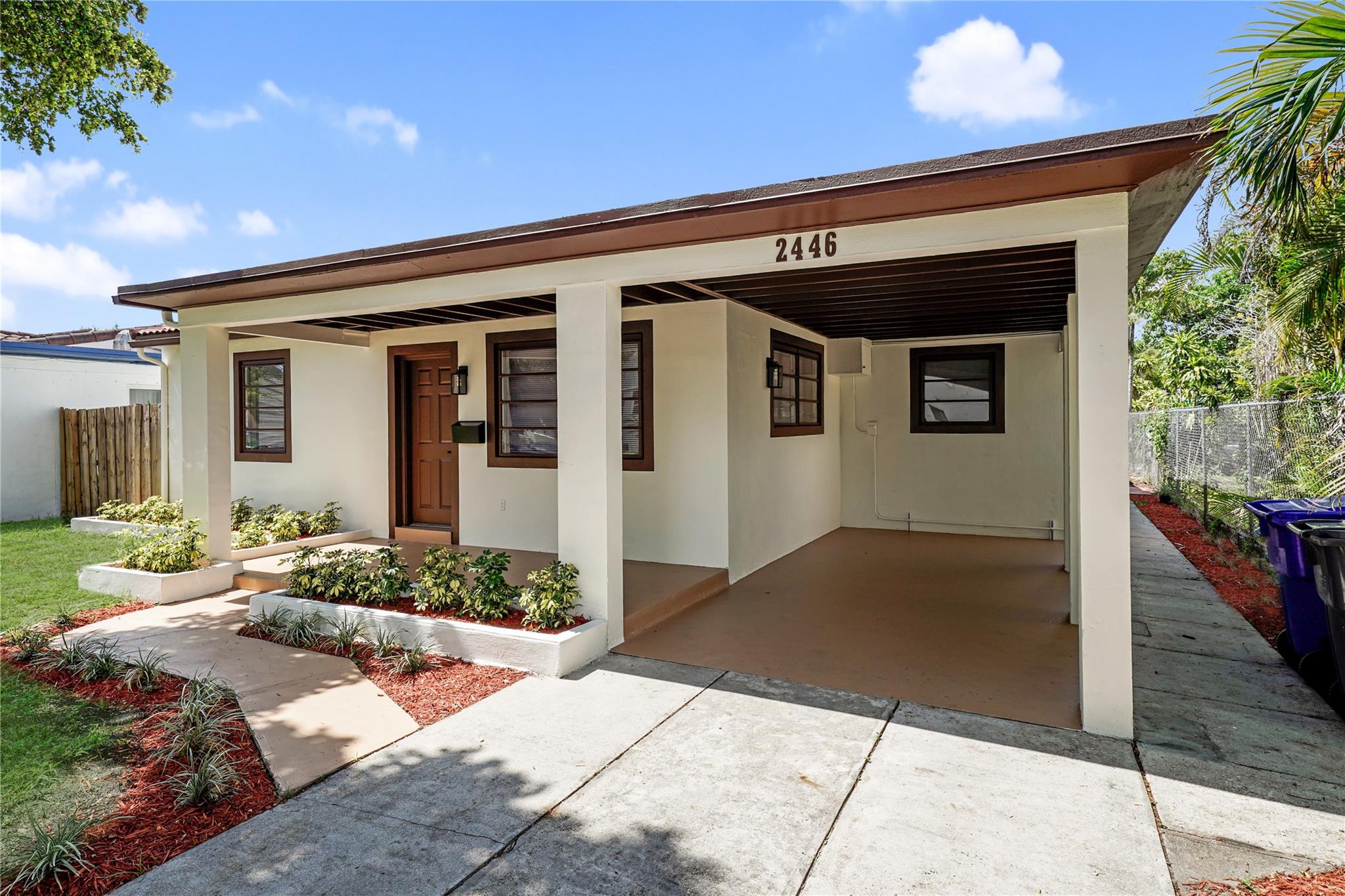 2446 Adams St, Hollywood, FL, 33020/$449,000 2 2446 Adams St