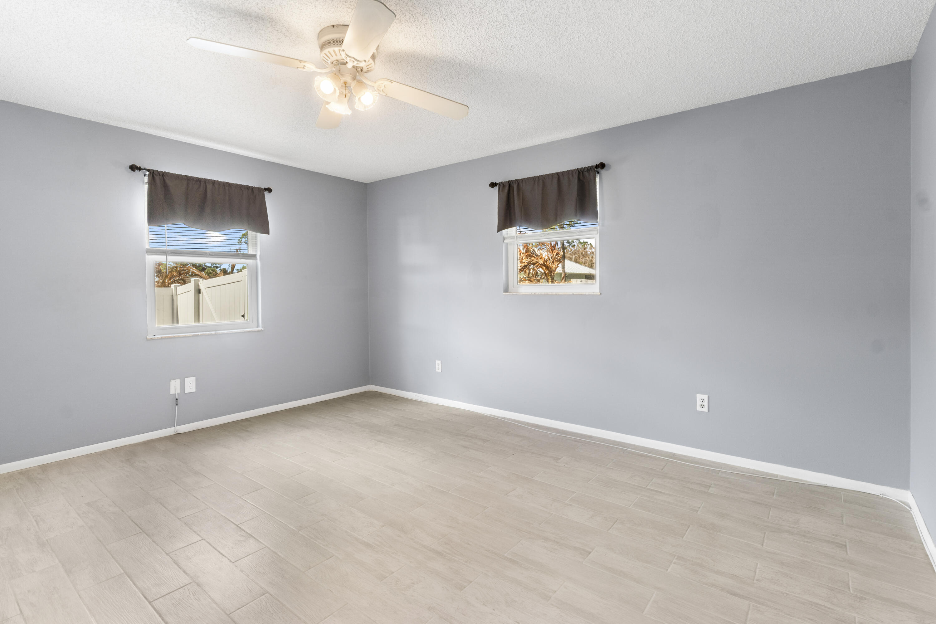 SEBASTIAN HIGHLANDS UNIT 10 - Residential