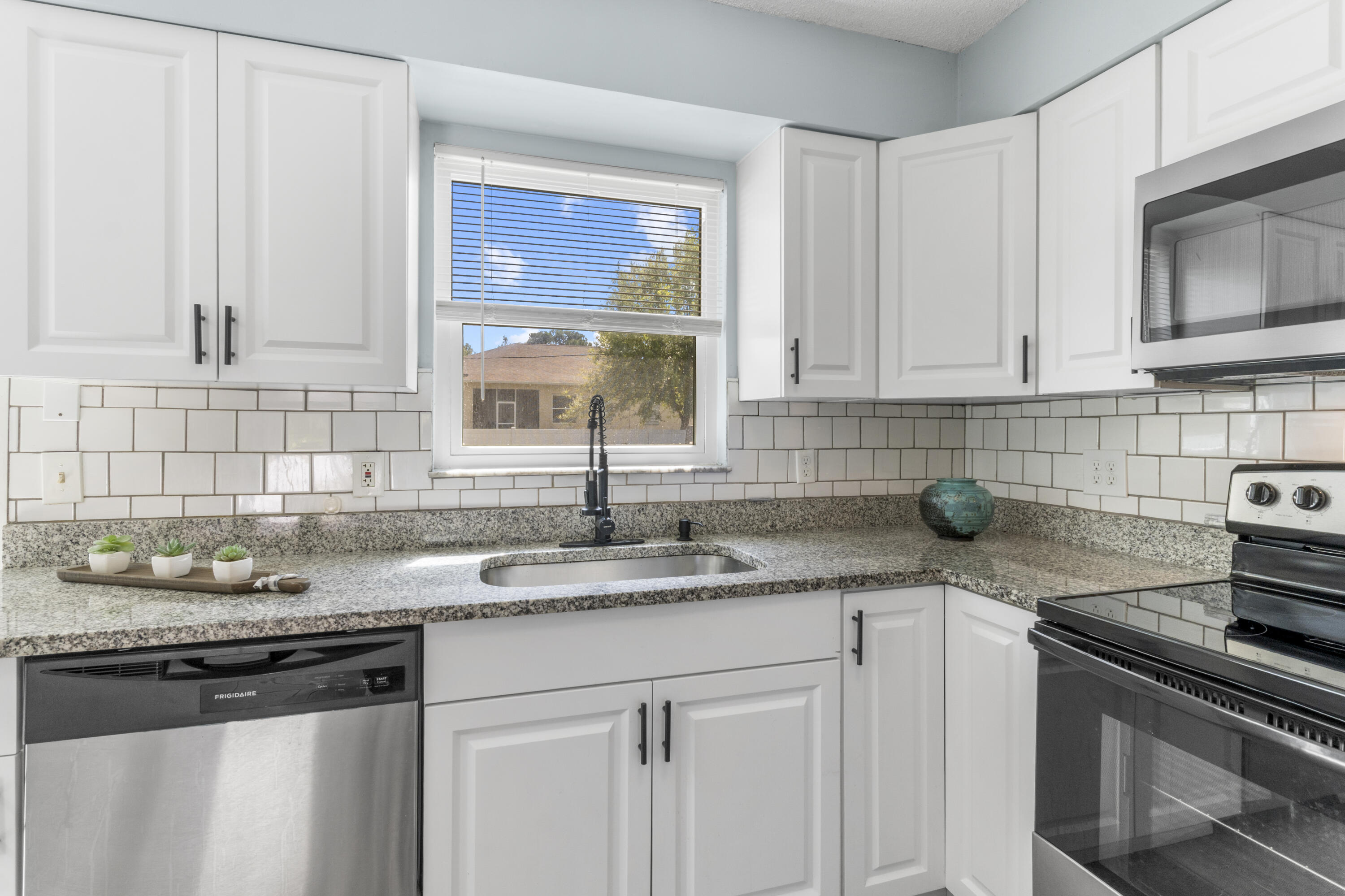 SEBASTIAN HIGHLANDS UNIT 10 - Residential