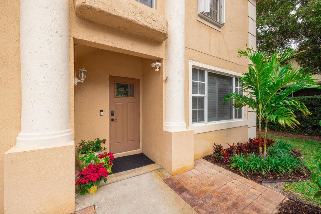 Photo of 269 Live Oaks Lane, Jupiter, FL 33458 (MLS # R11144940)