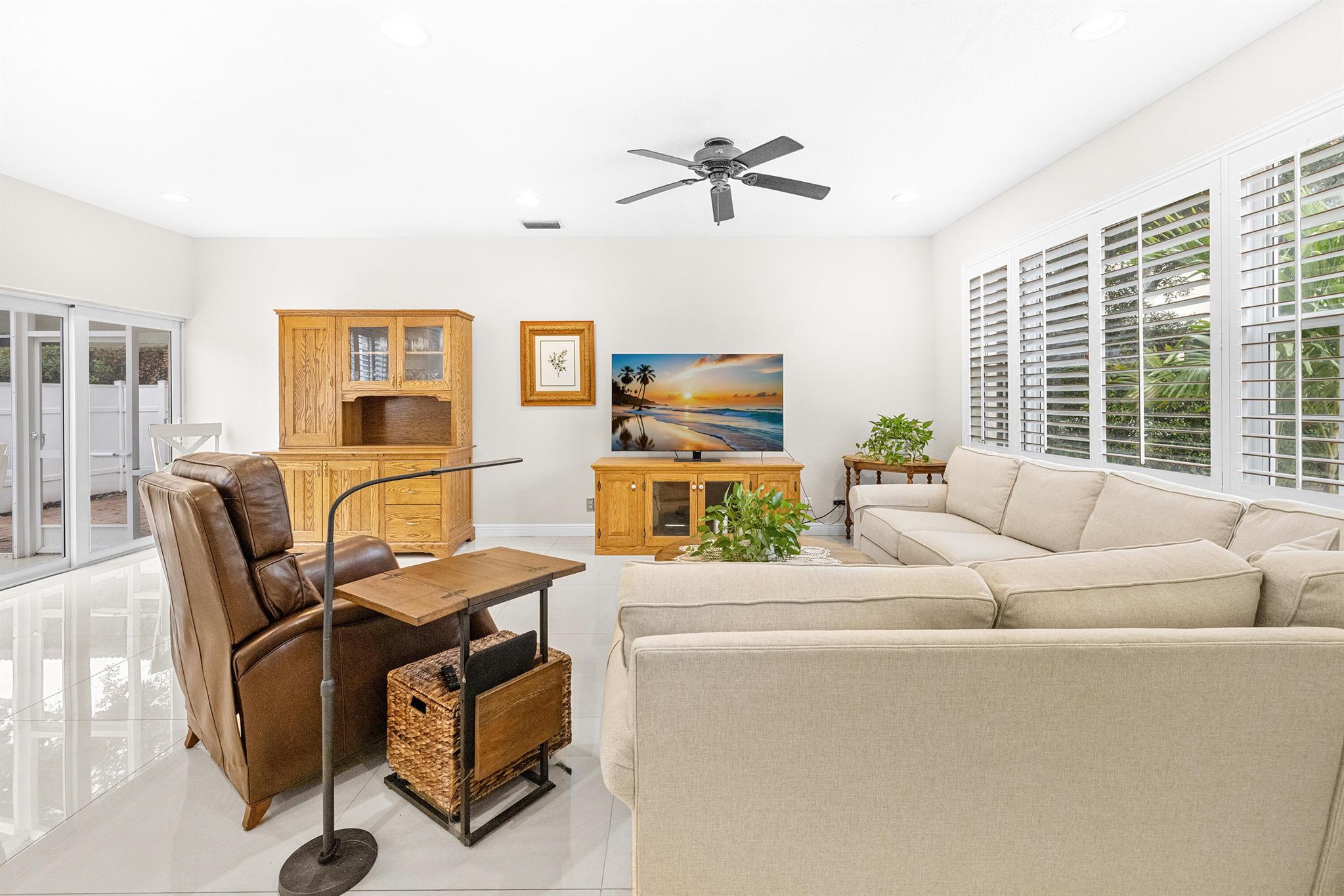 269 Live Oaks Lane, Jupiter, FL, 33458/$439,000 3 269 Live Oaks Lane