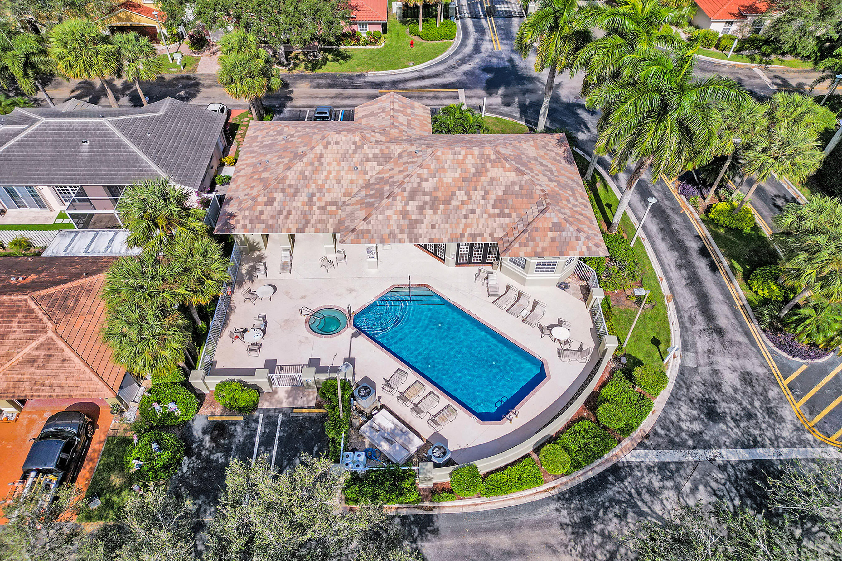 PALM AIRE OAKS COURSE ESTATES - Residential