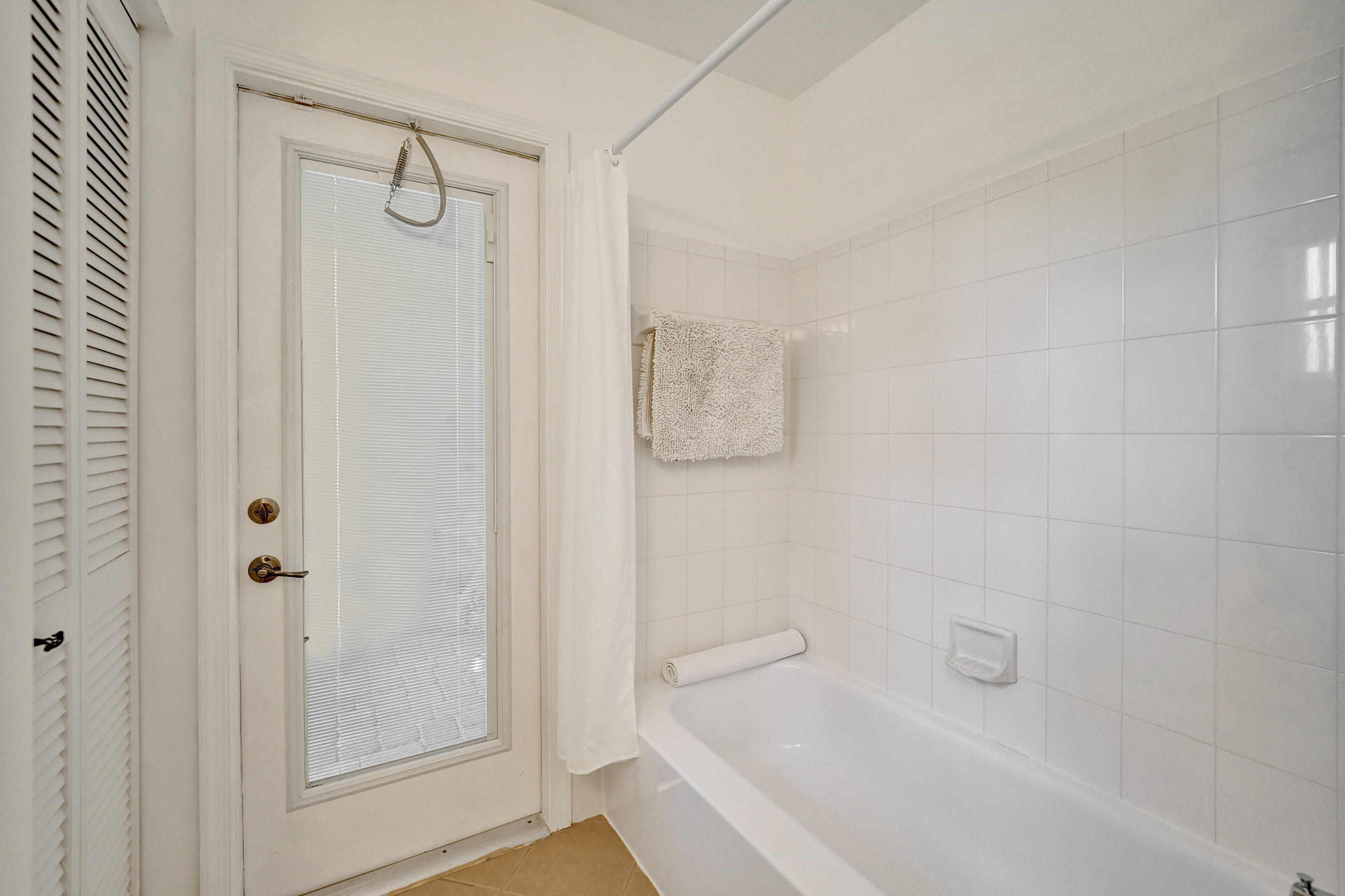 PALM AIRE OAKS COURSE ESTATES - Residential