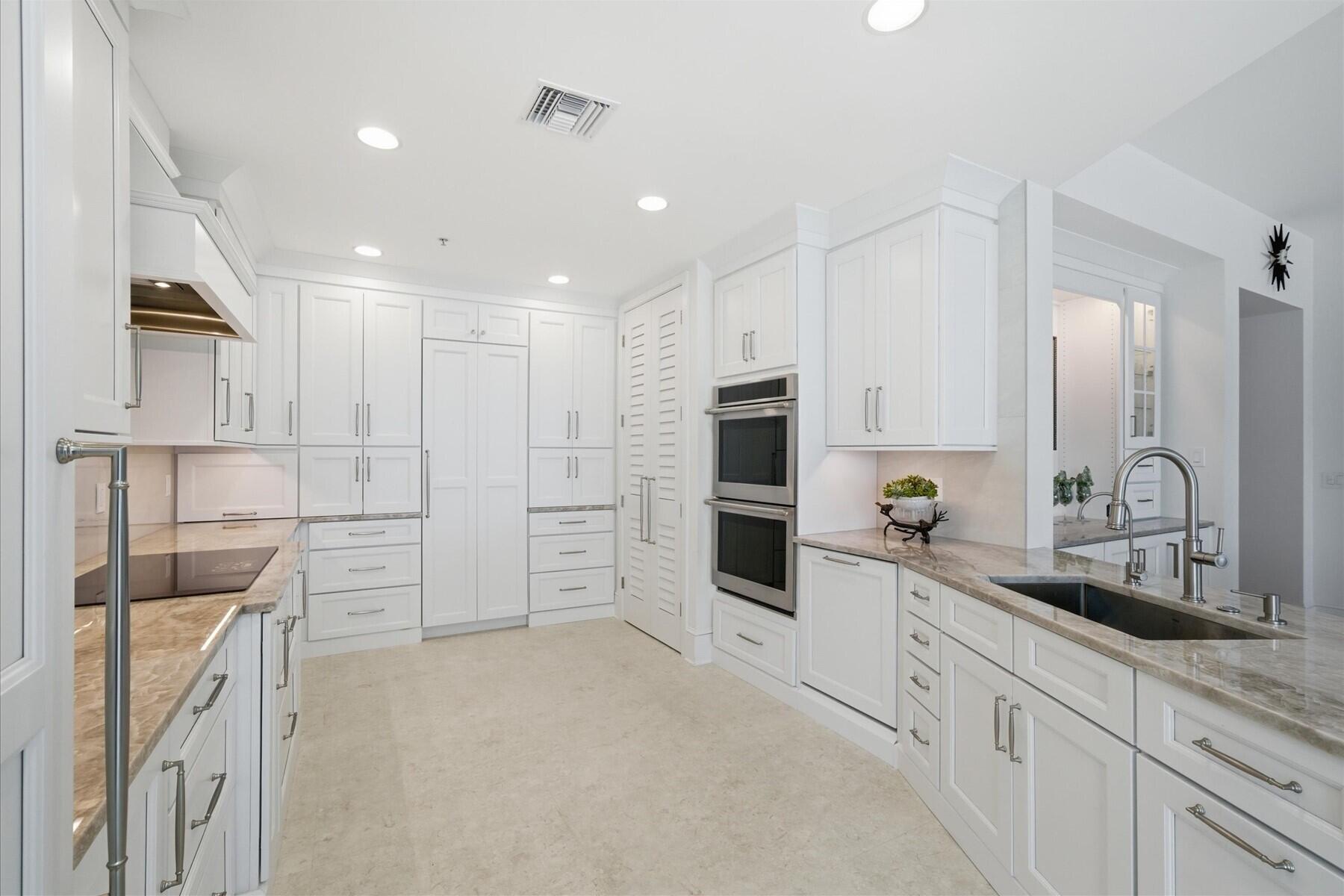 8810 S Sea Oaks Way 406