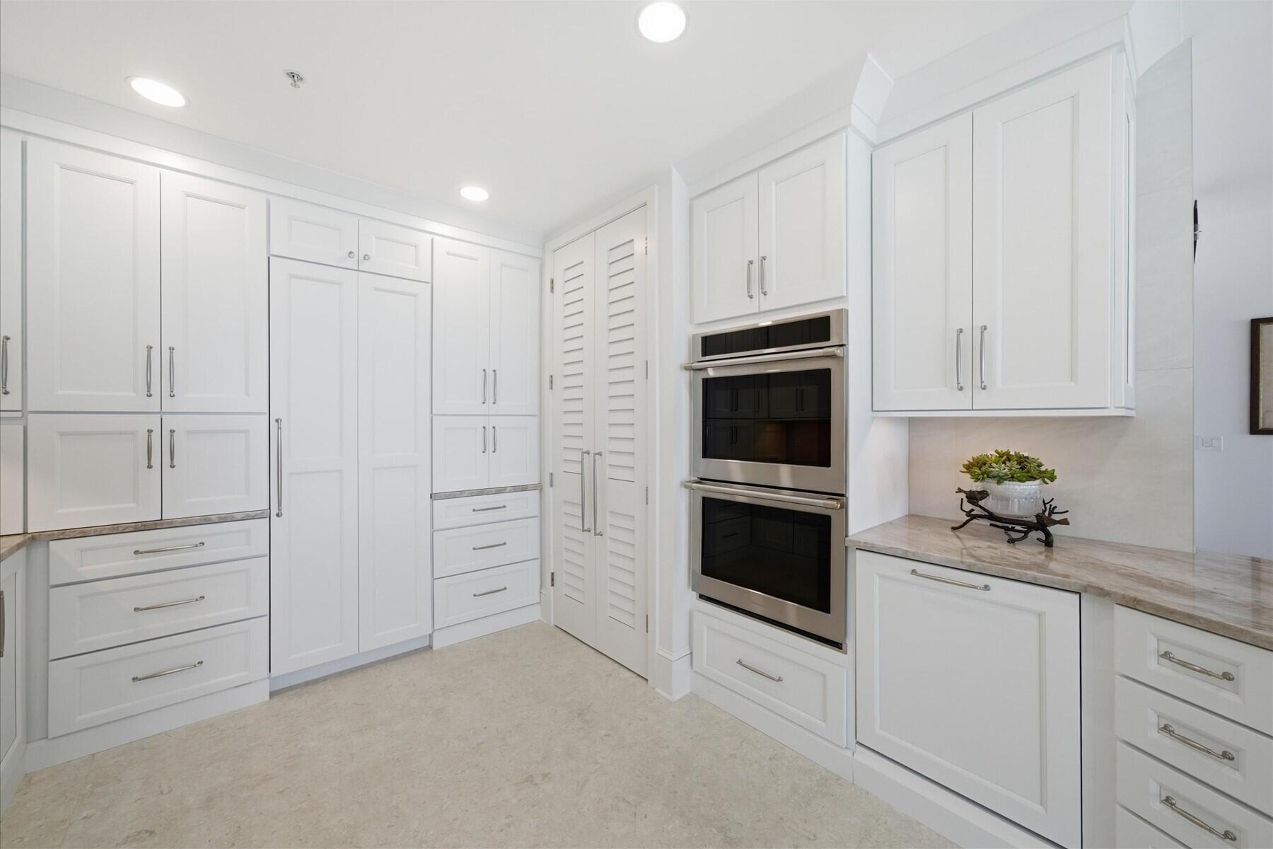 8810 S Sea Oaks Way 406