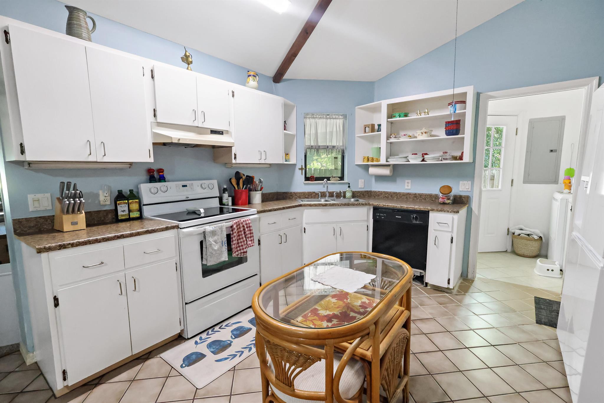 1466 SW 24th Avenue SW, Vero Beach, FL, 32962/$240,000 2 1466 SW 24th Avenue SW