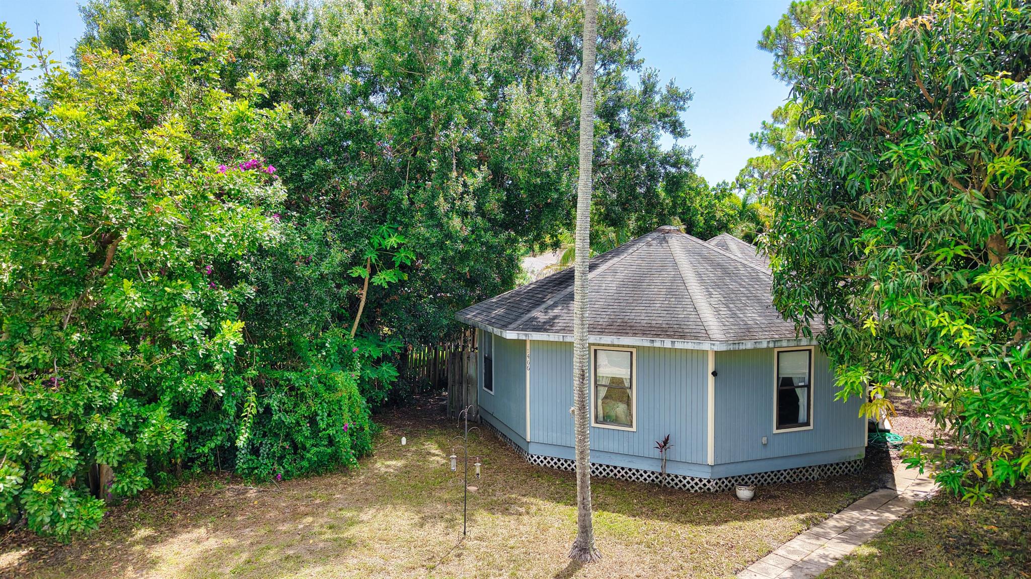 1466 SW 24th Avenue SW, Vero Beach, FL, 32962/$240,000 1 1466 SW 24th Avenue SW