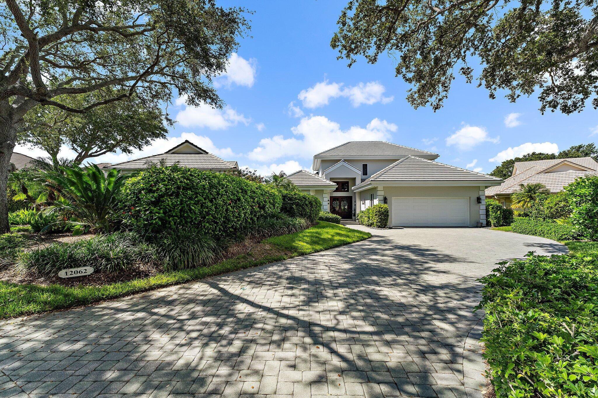 12062 SE Prestwick Terrace, Jupiter, FL, 33469/$3,199,000 3 12062 SE Prestwick Terrace