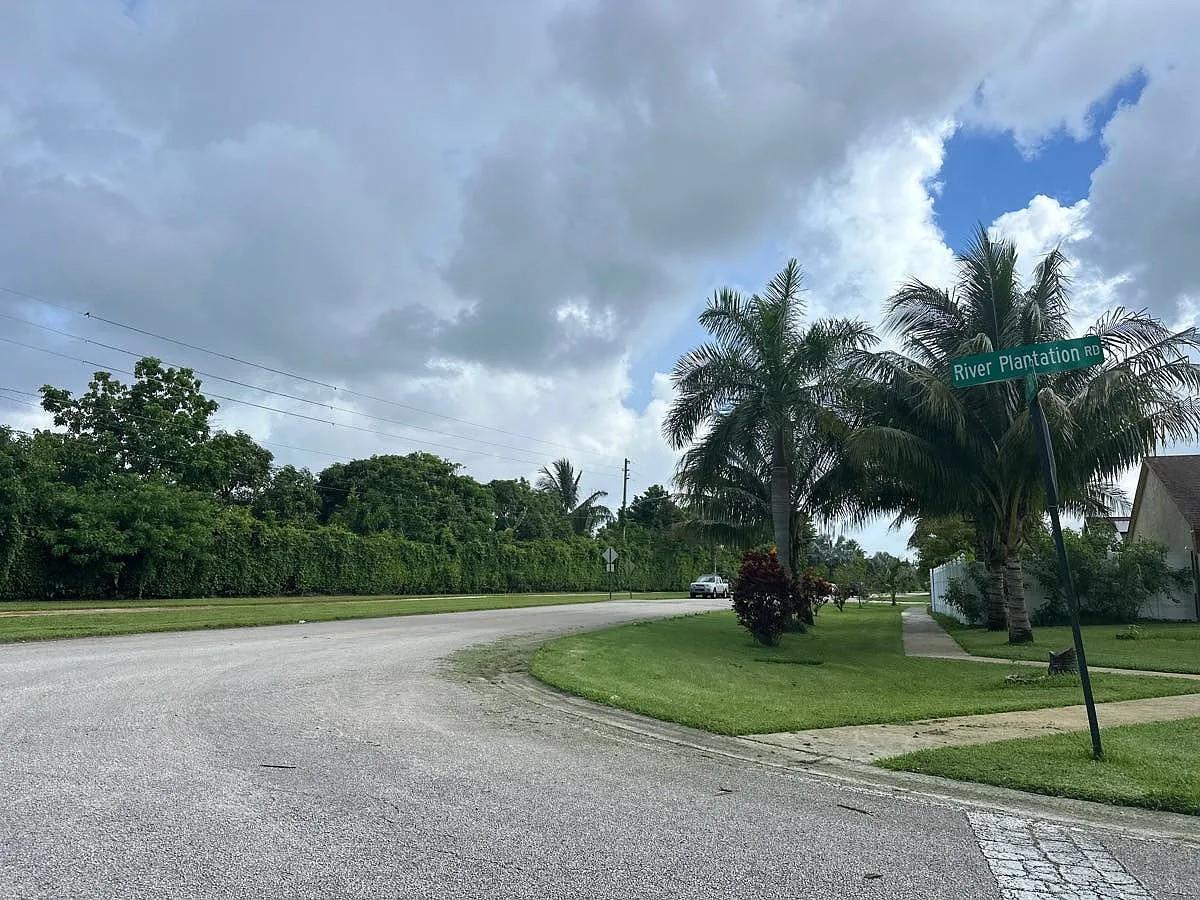 5454 River Plantation Rd