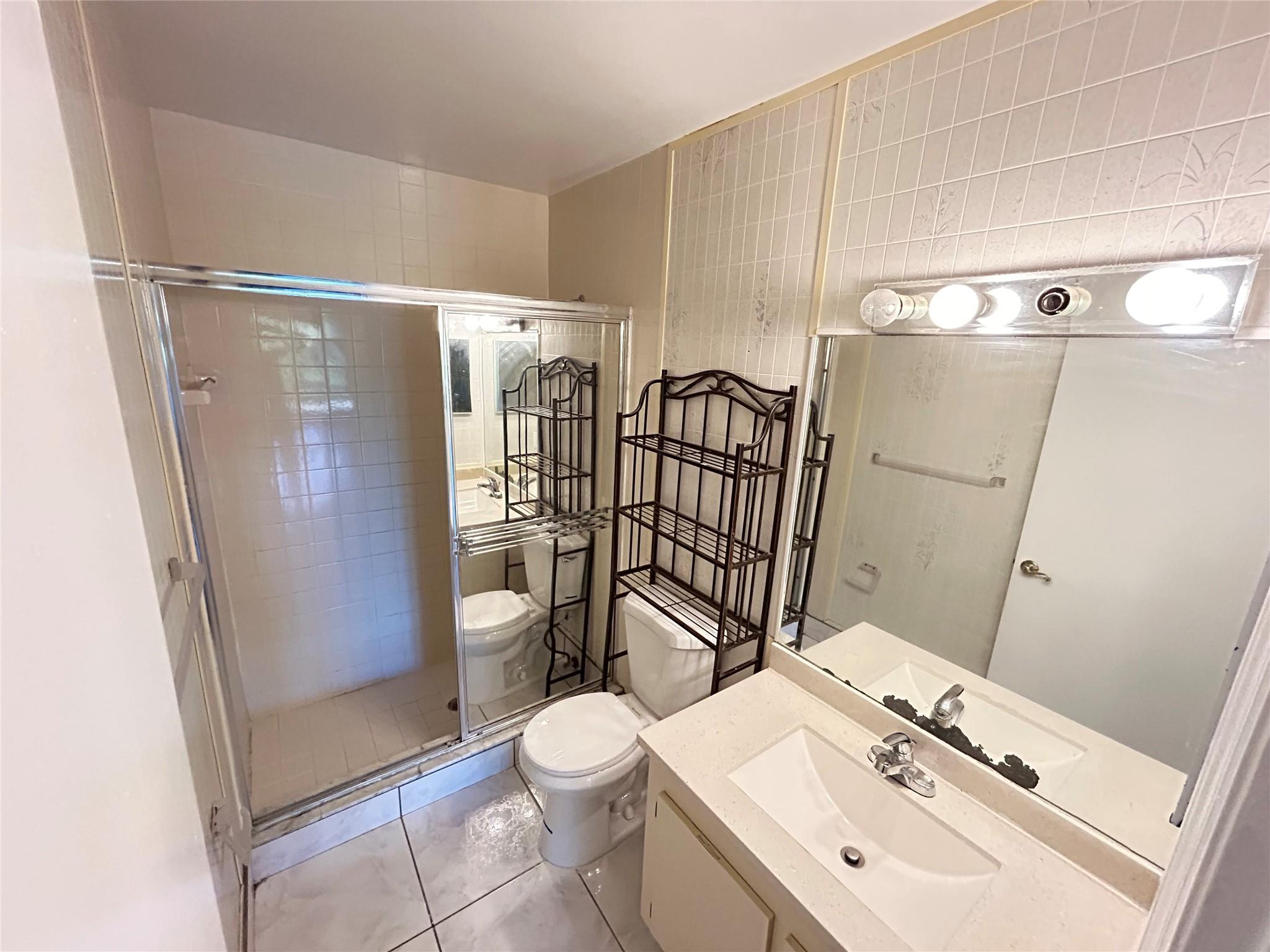 Grenadier Lakes At Welleb - Residential Lease