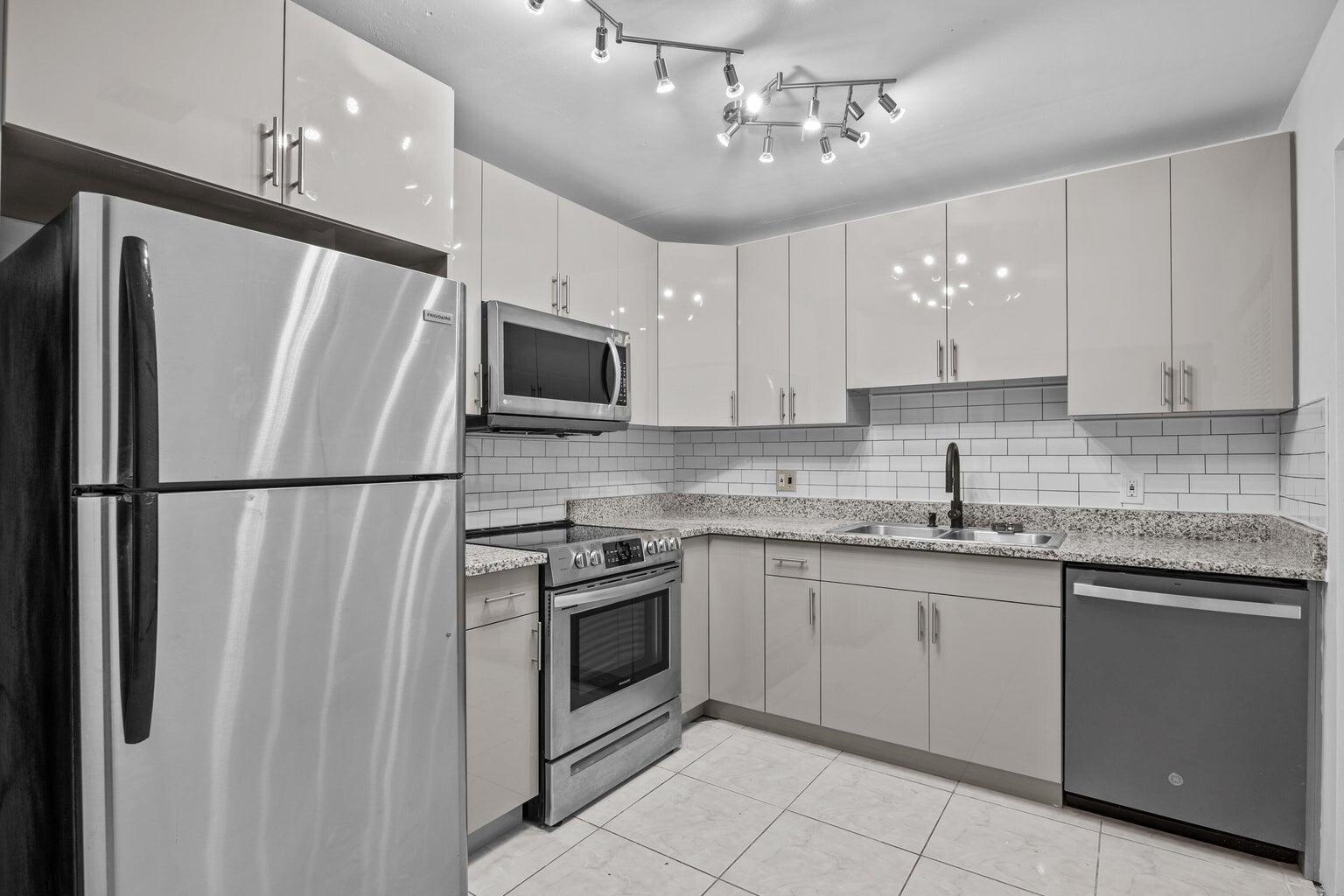 TREE LAKE - Residential Lease