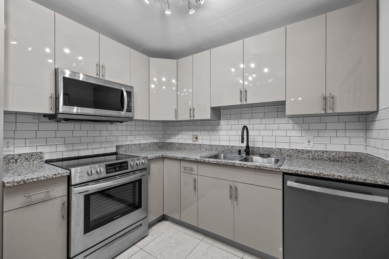 TREE LAKE - Residential Lease